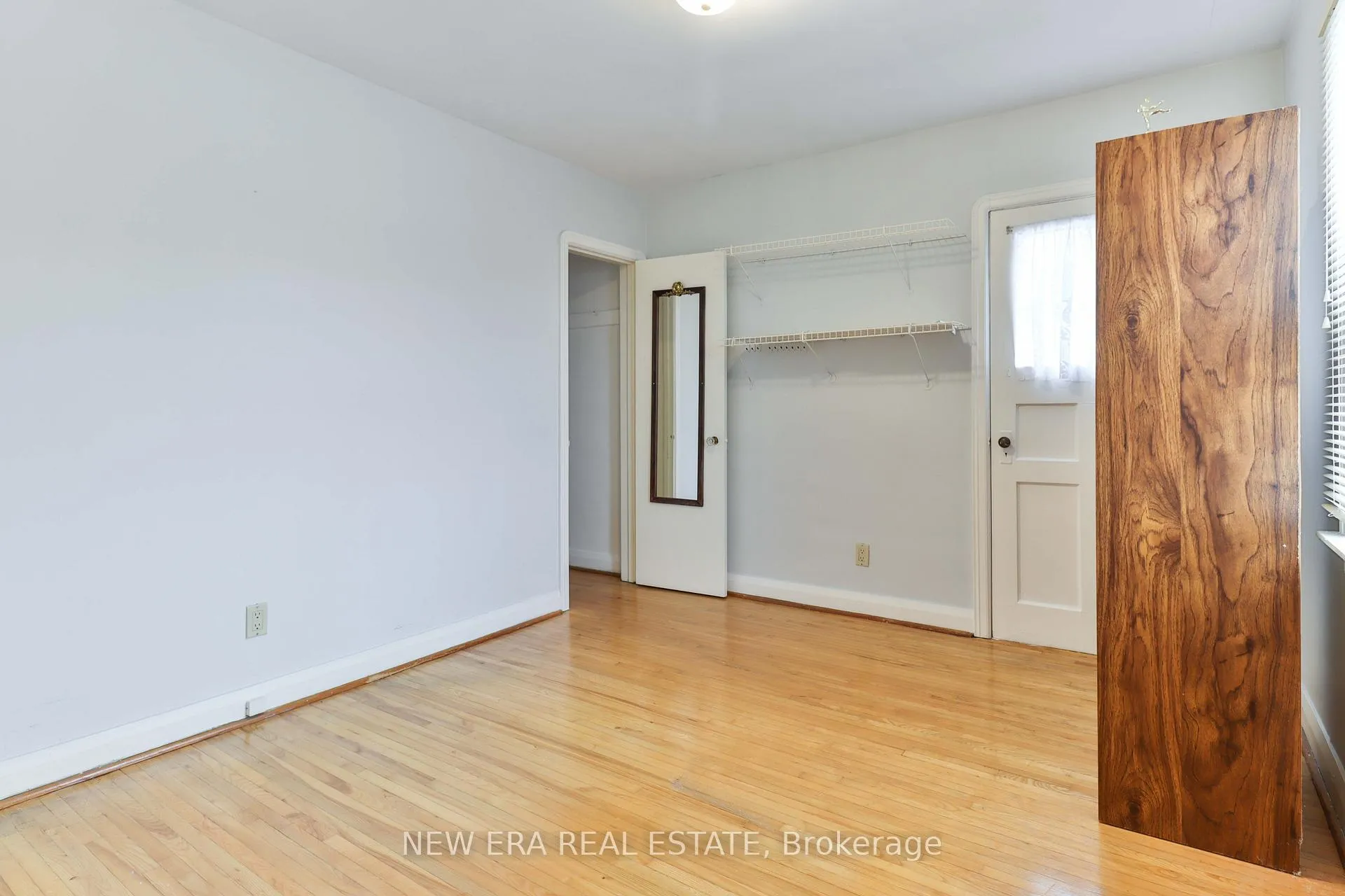 Photo 22 of 27 Dell Park Avenue, Toronto, Englemount-Lawrence — HOMEH