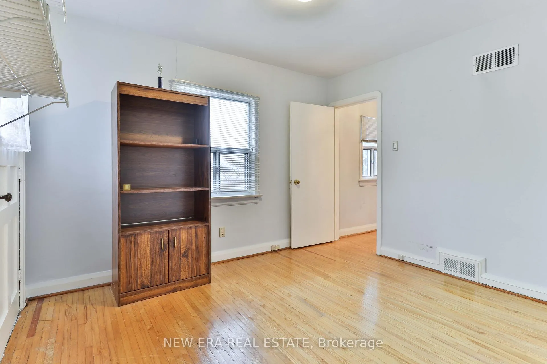 Photo 23 of 27 Dell Park Avenue, Toronto, Englemount-Lawrence — HOMEH