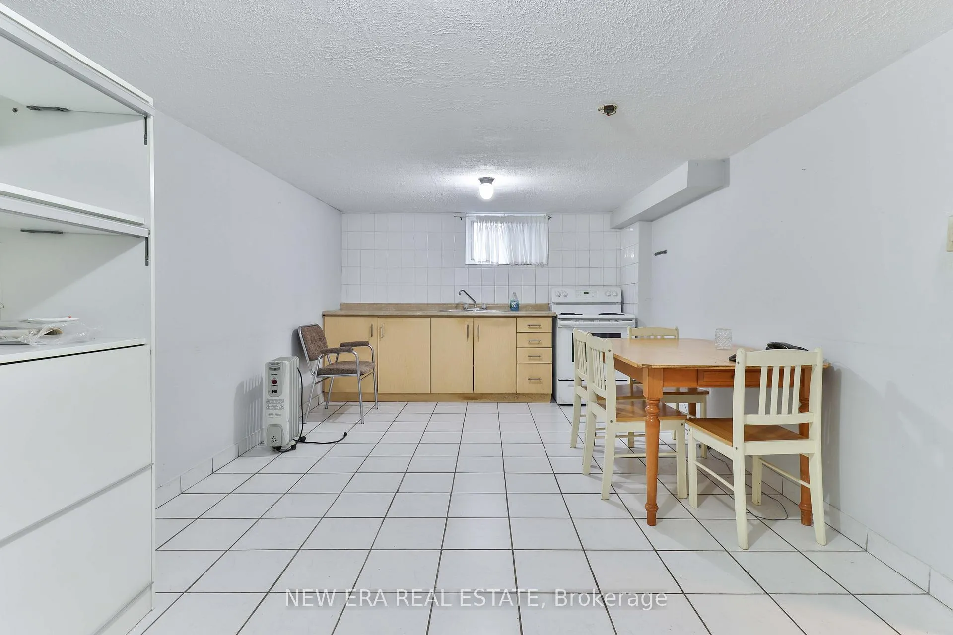 Photo 29 of 27 Dell Park Avenue, Toronto, Englemount-Lawrence — HOMEH