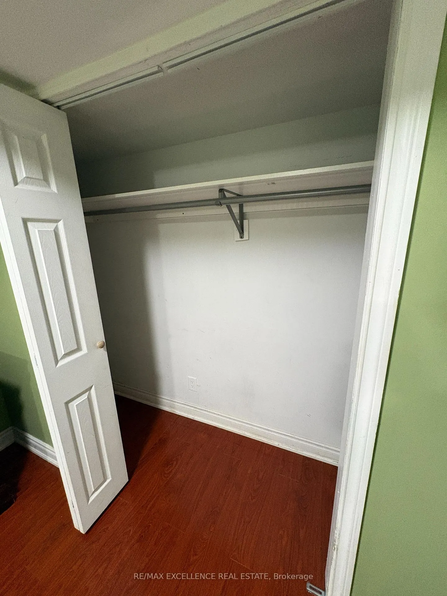 Photo 3 of 11 Naperton Drive, Brampton, Sandringham-Wellington — HOMEH