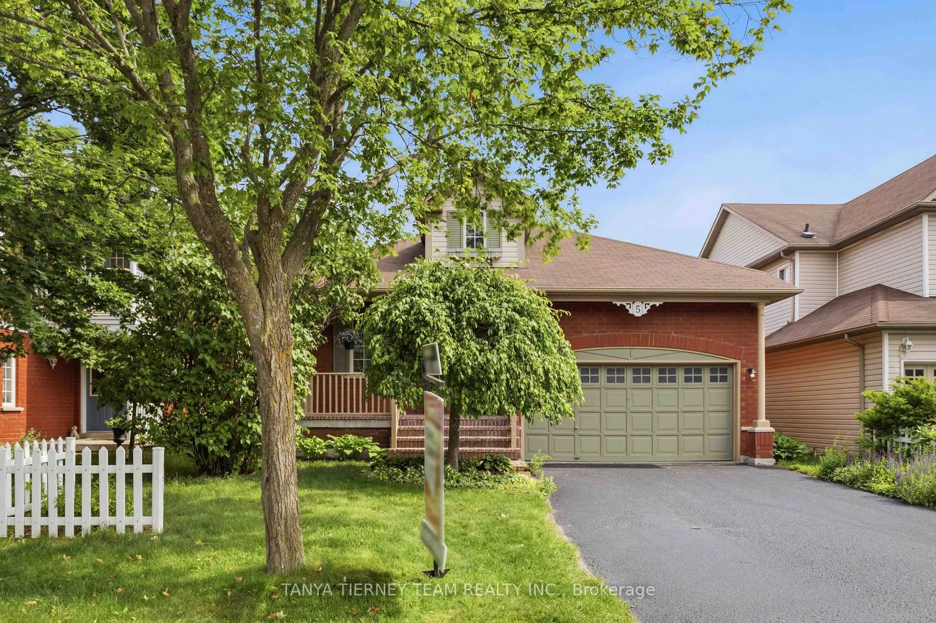 Photo 2 of 5 Cody Avenue, Whitby, Brooklin — HOMEH