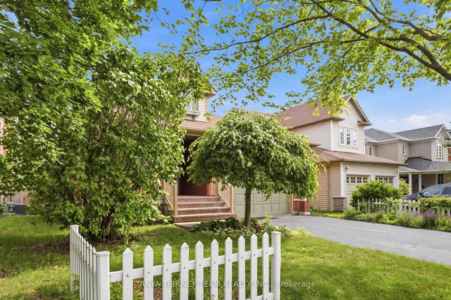 Photo 3 of 5 Cody Avenue, Whitby, Brooklin — HOMEH