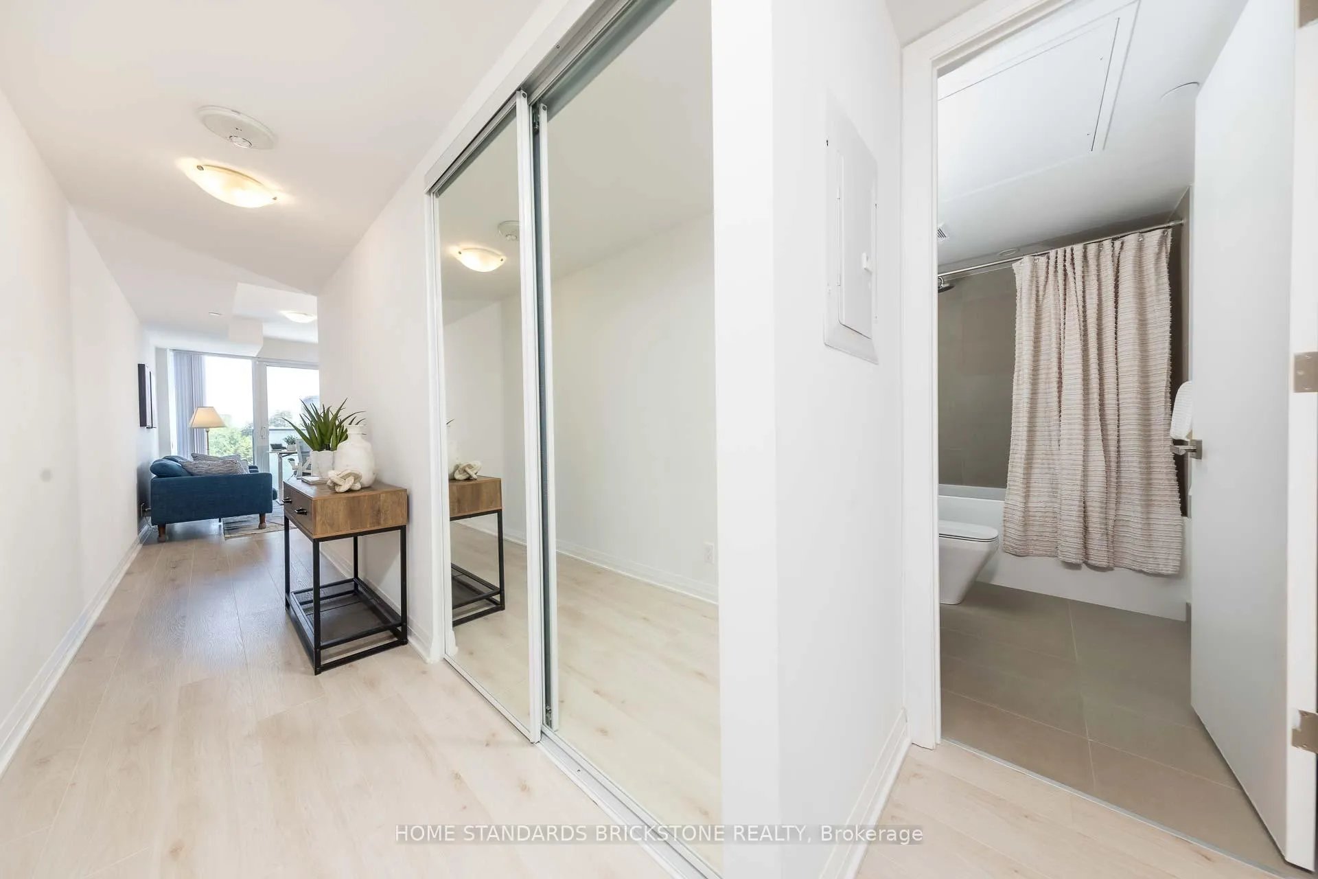 Photo 9 of Unit 711, 99 Foxbar Road, Toronto, Yonge-St. Clair — HOMEH
