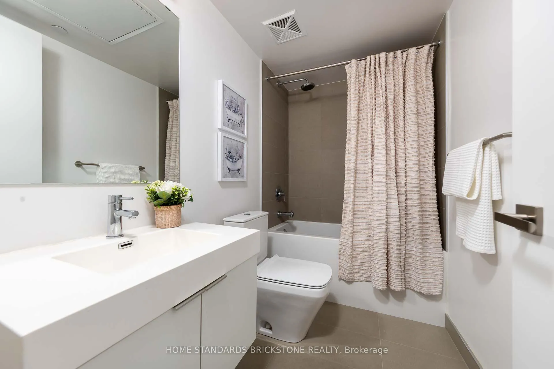Photo 10 of Unit 711, 99 Foxbar Road, Toronto, Yonge-St. Clair — HOMEH