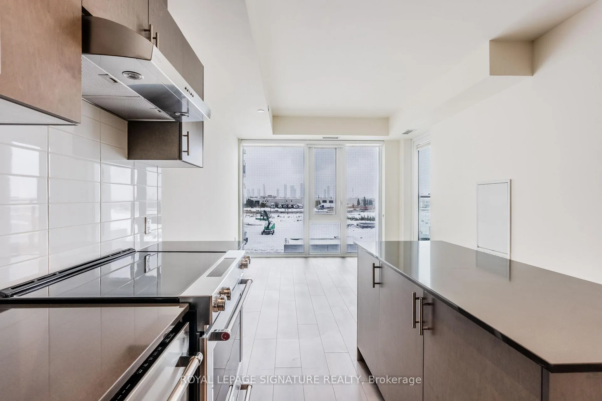 Photo 2 of Unit 207, 27 Korda Gate, Vaughan, Vellore Village — HOMEH