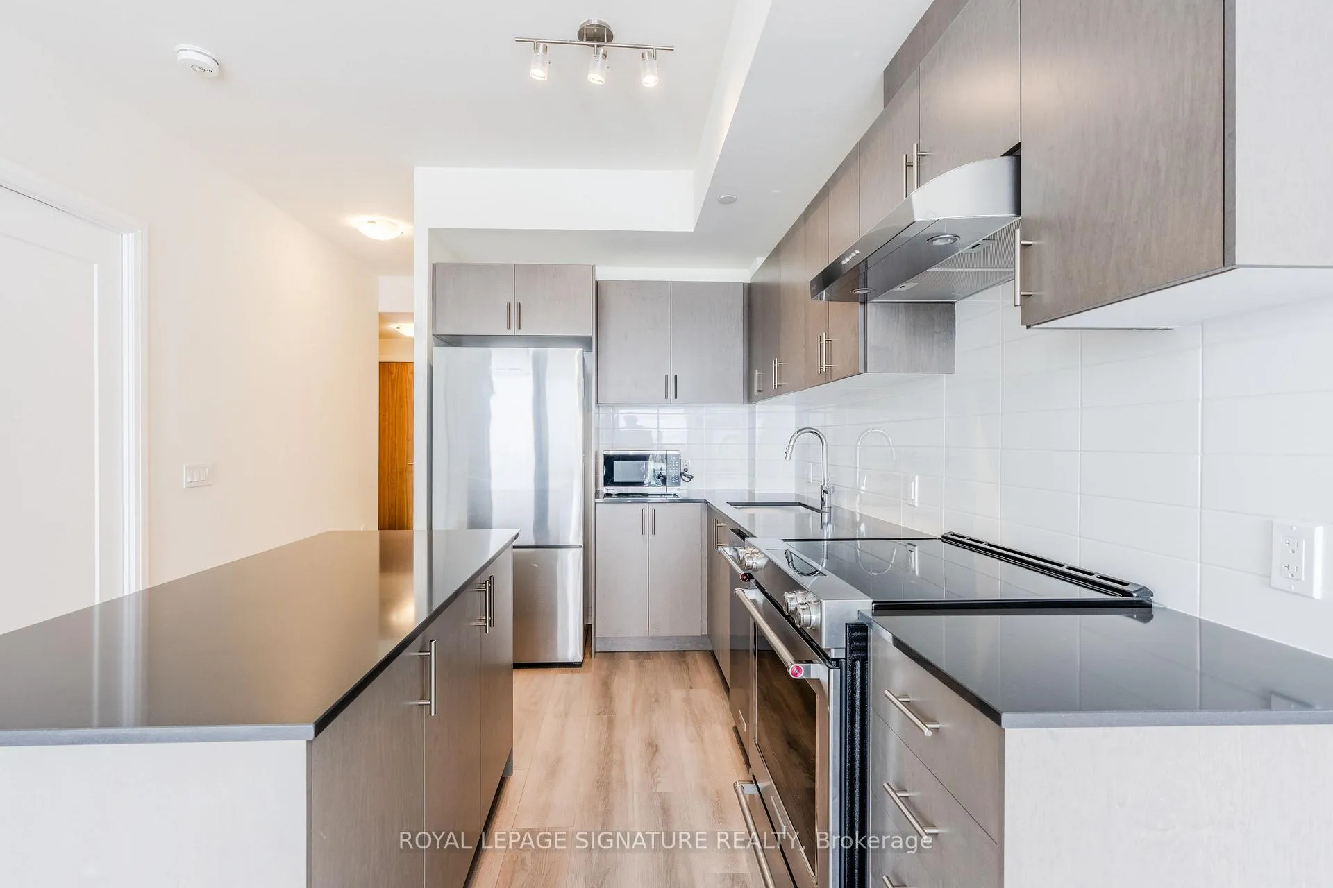 Photo 3 of Unit 207, 27 Korda Gate, Vaughan, Vellore Village — HOMEH
