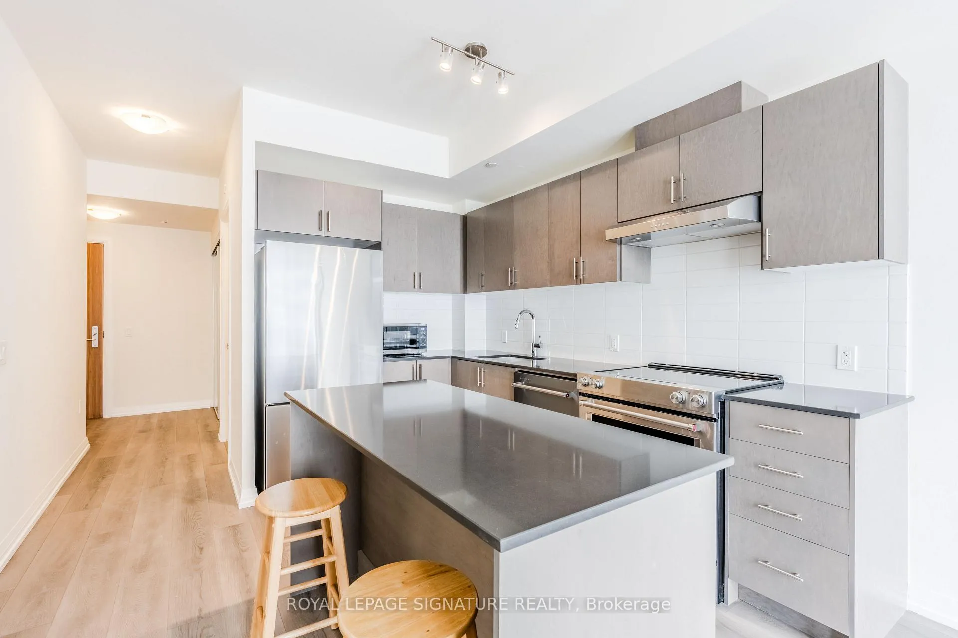 Photo 4 of Unit 207, 27 Korda Gate, Vaughan, Vellore Village — HOMEH