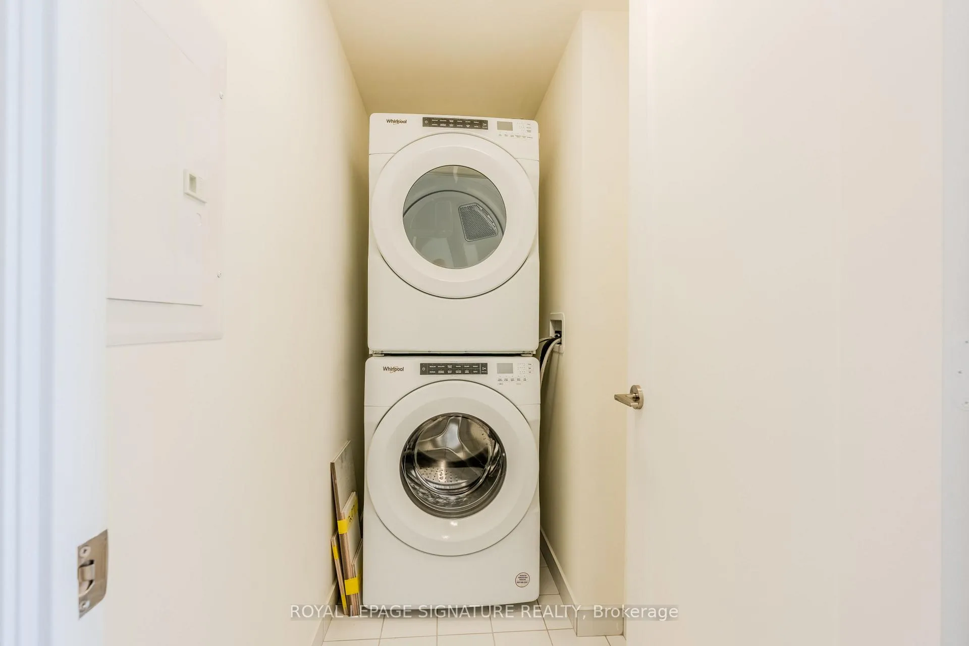 Photo 7 of Unit 207, 27 Korda Gate, Vaughan, Vellore Village — HOMEH