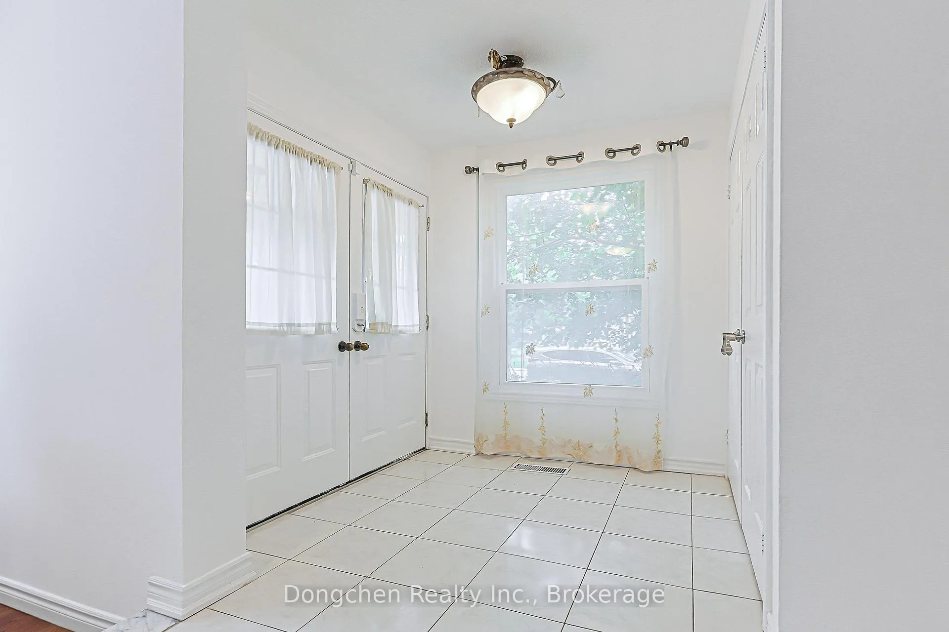 Photo 4 of 210 Huntsmill Boulevard, Scarborough, Steeles — HOMEH