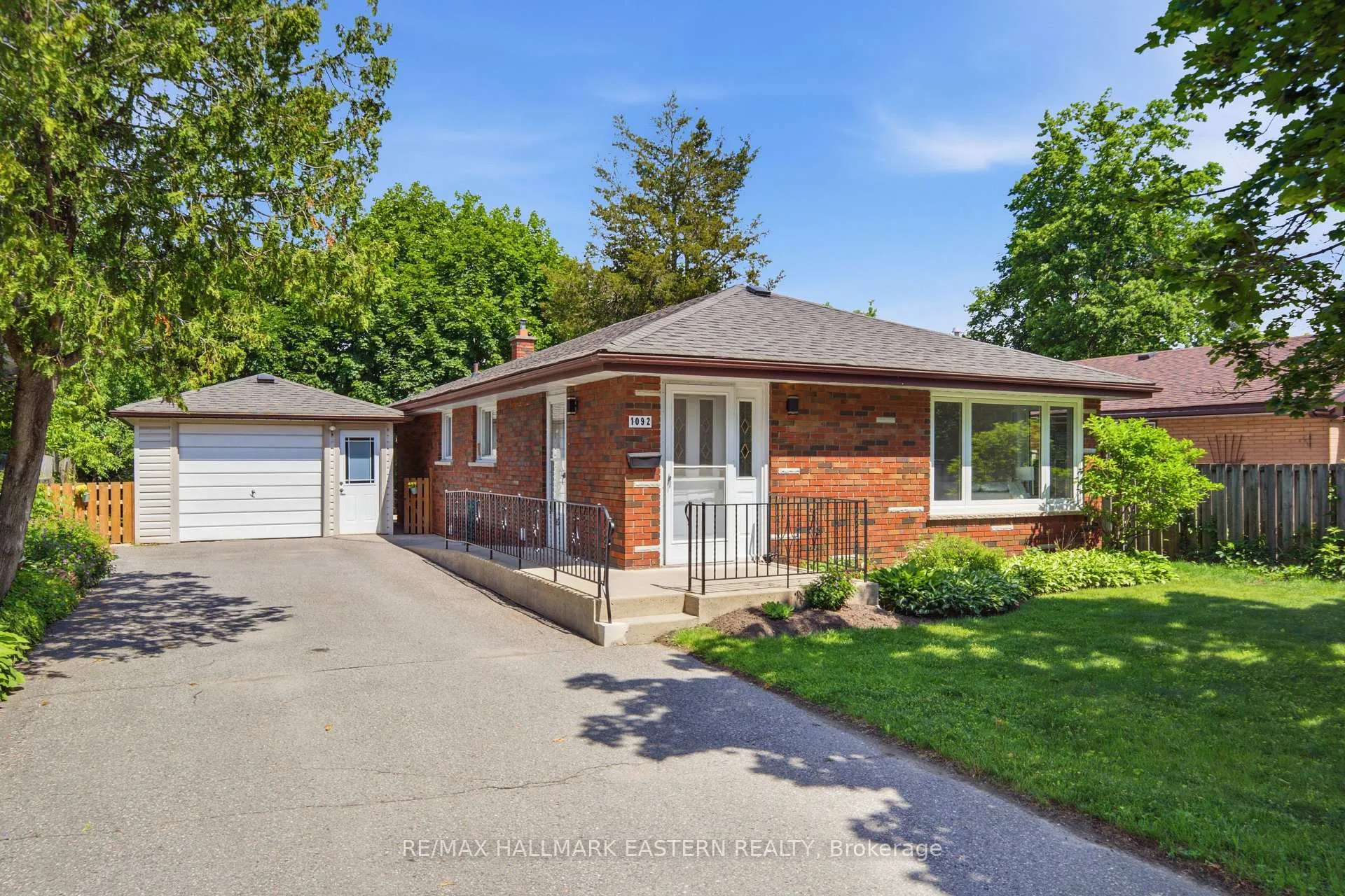 Photo 1 of 1092 Glendale Drive, Peterborough, Northcrest Ward 5 — HOMEH