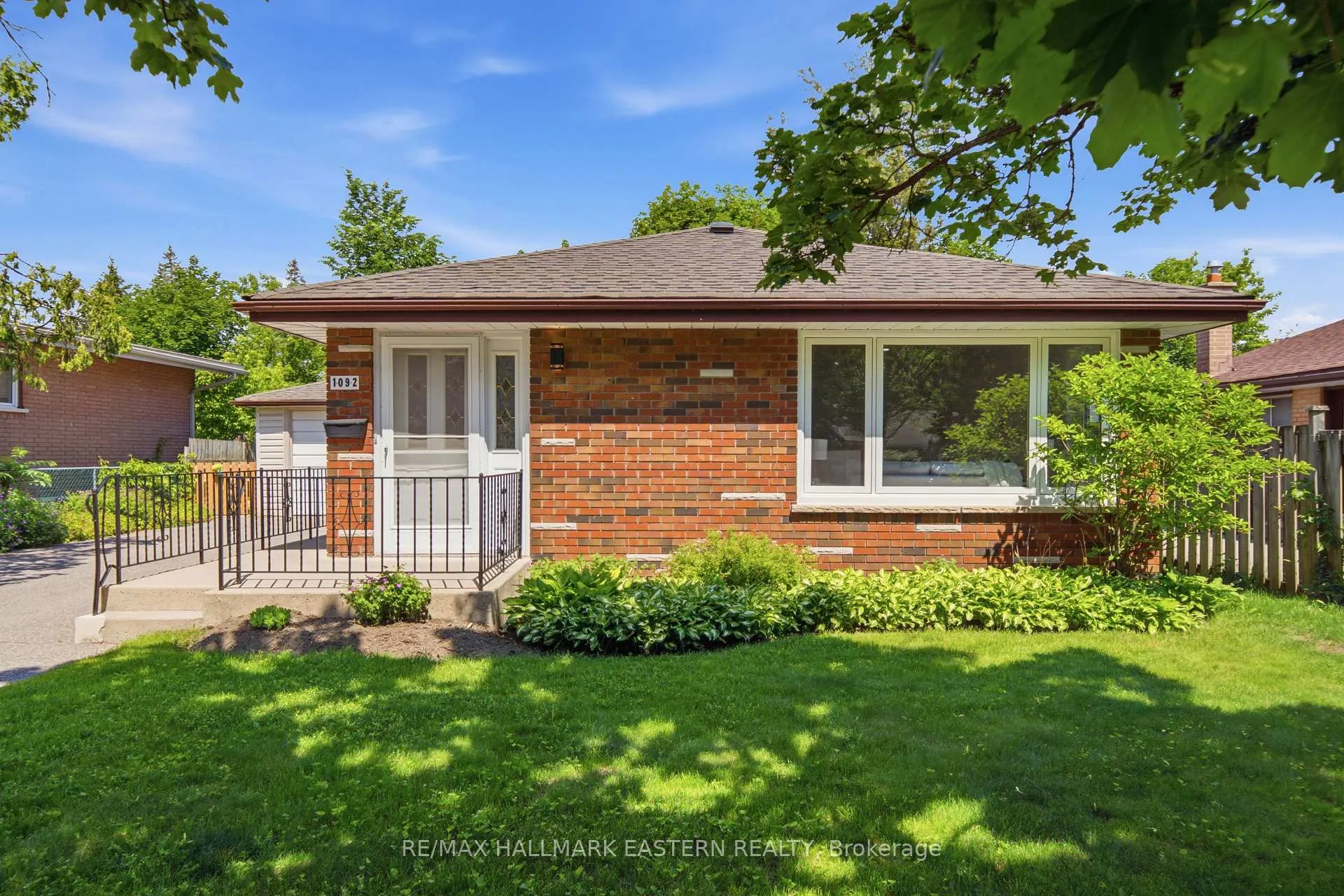 Photo 2 of 1092 Glendale Drive, Peterborough, Northcrest Ward 5 — HOMEH