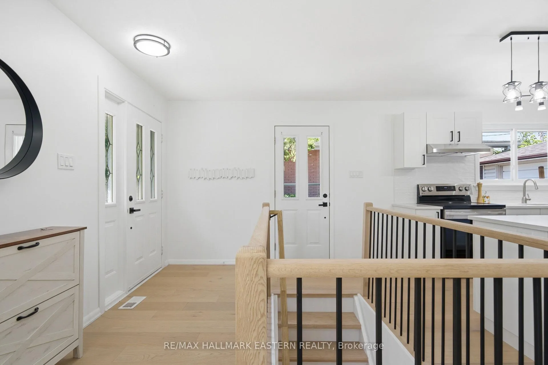 Photo 9 of 1092 Glendale Drive, Peterborough, Northcrest Ward 5 — HOMEH