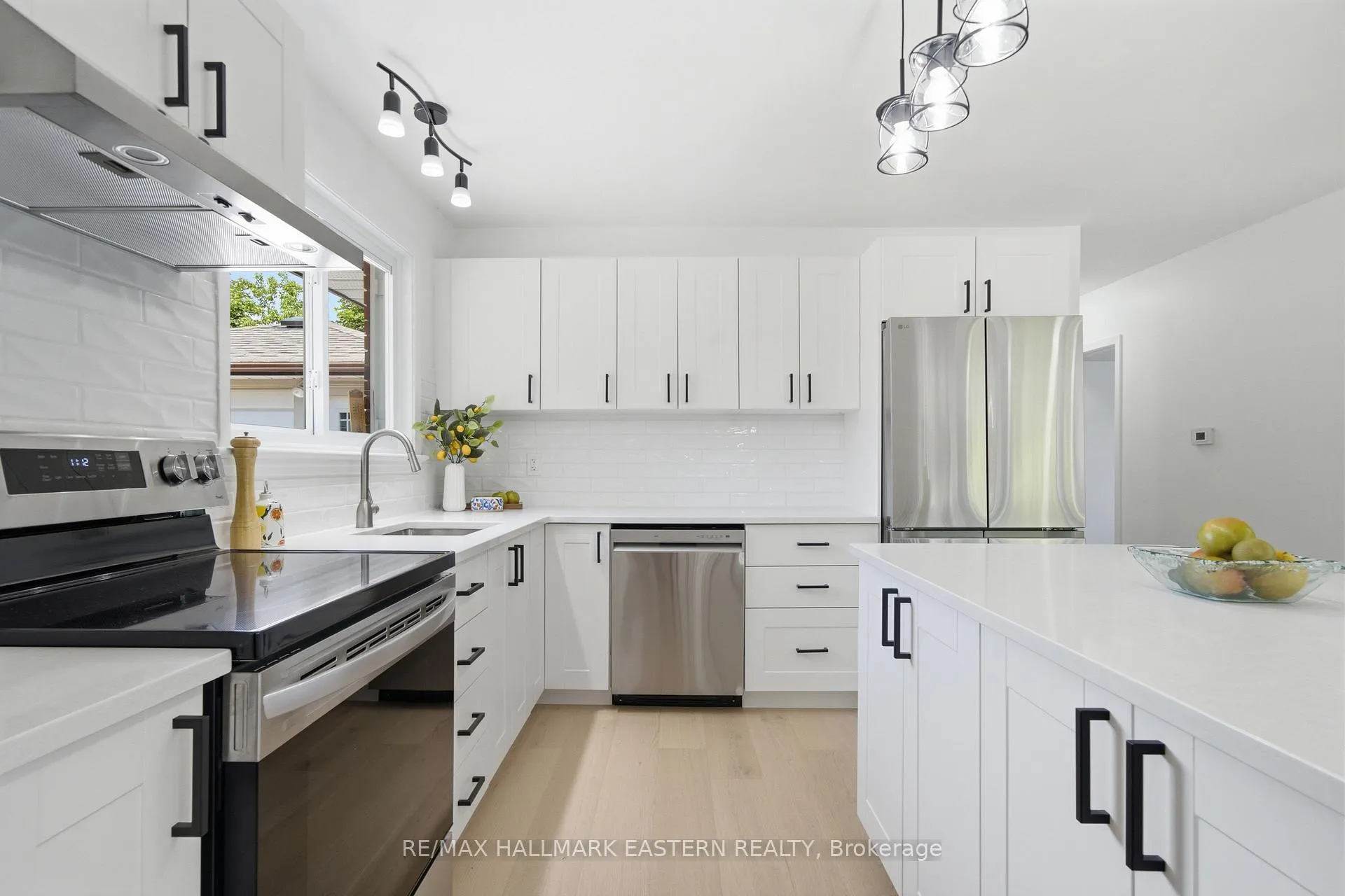 Photo 10 of 1092 Glendale Drive, Peterborough, Northcrest Ward 5 — HOMEH