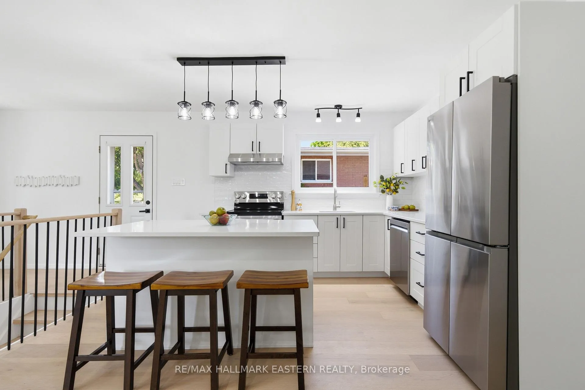 Photo 11 of 1092 Glendale Drive, Peterborough, Northcrest Ward 5 — HOMEH