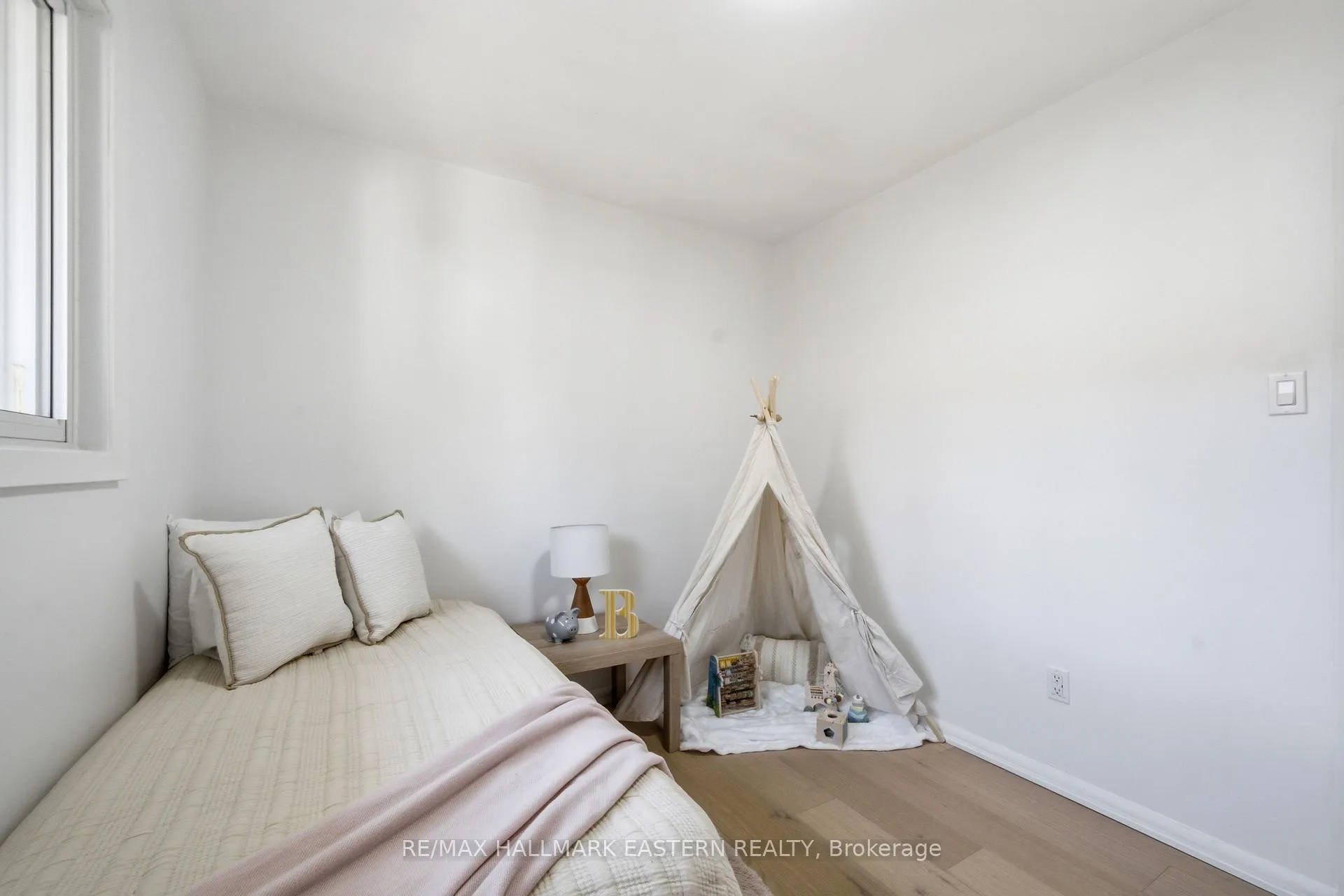 Photo 22 of 1092 Glendale Drive, Peterborough, Northcrest Ward 5 — HOMEH