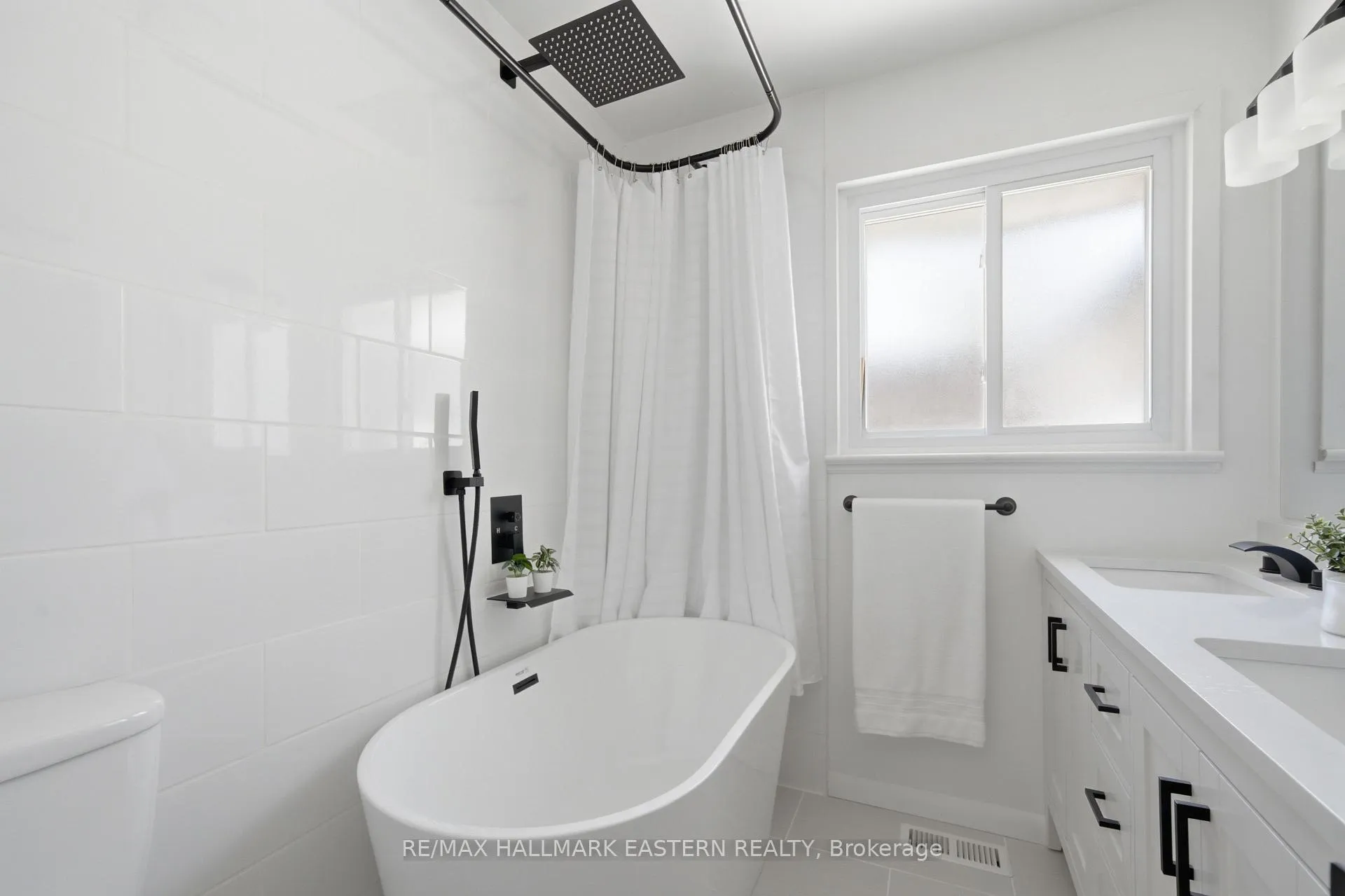 Photo 23 of 1092 Glendale Drive, Peterborough, Northcrest Ward 5 — HOMEH