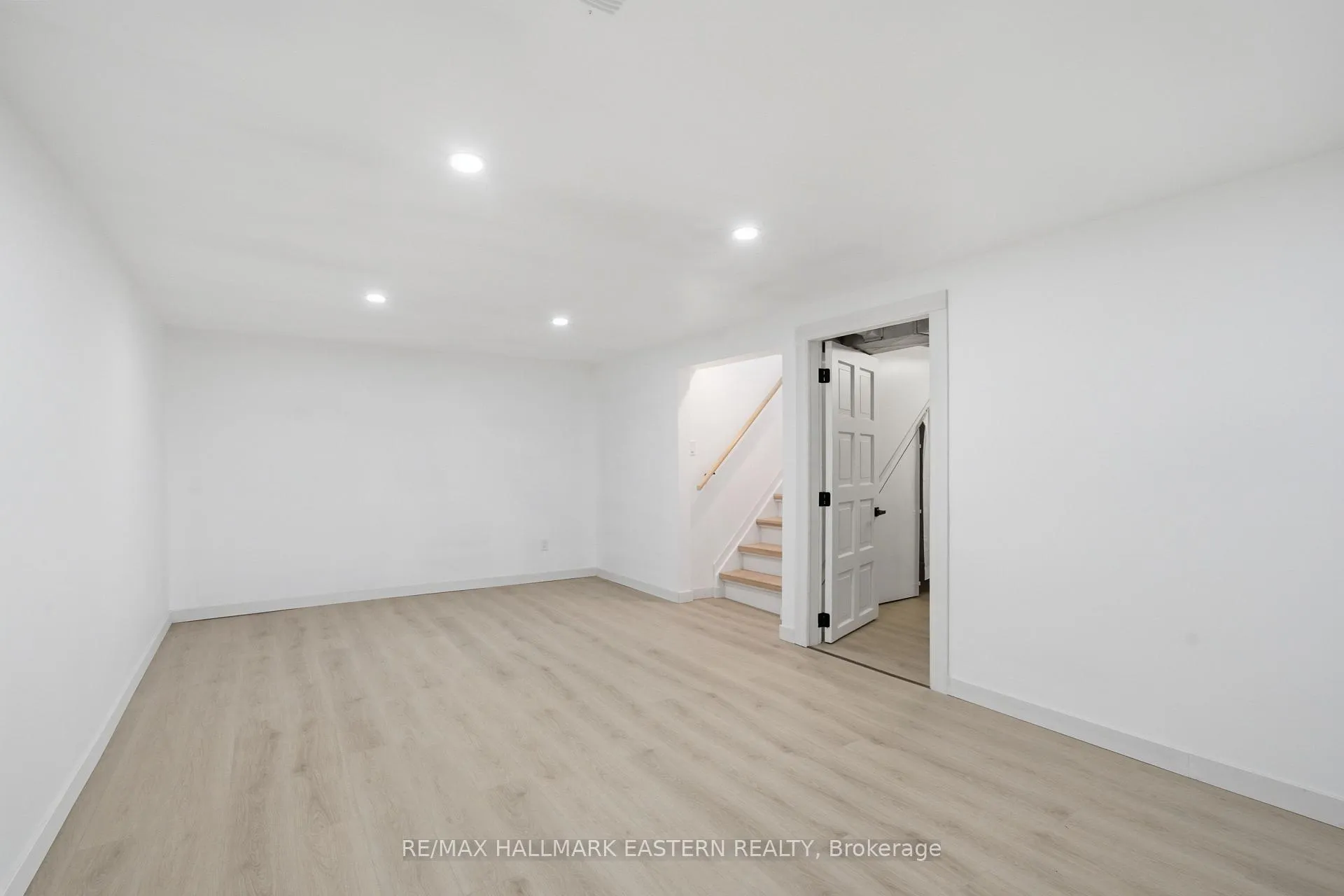 Photo 28 of 1092 Glendale Drive, Peterborough, Northcrest Ward 5 — HOMEH