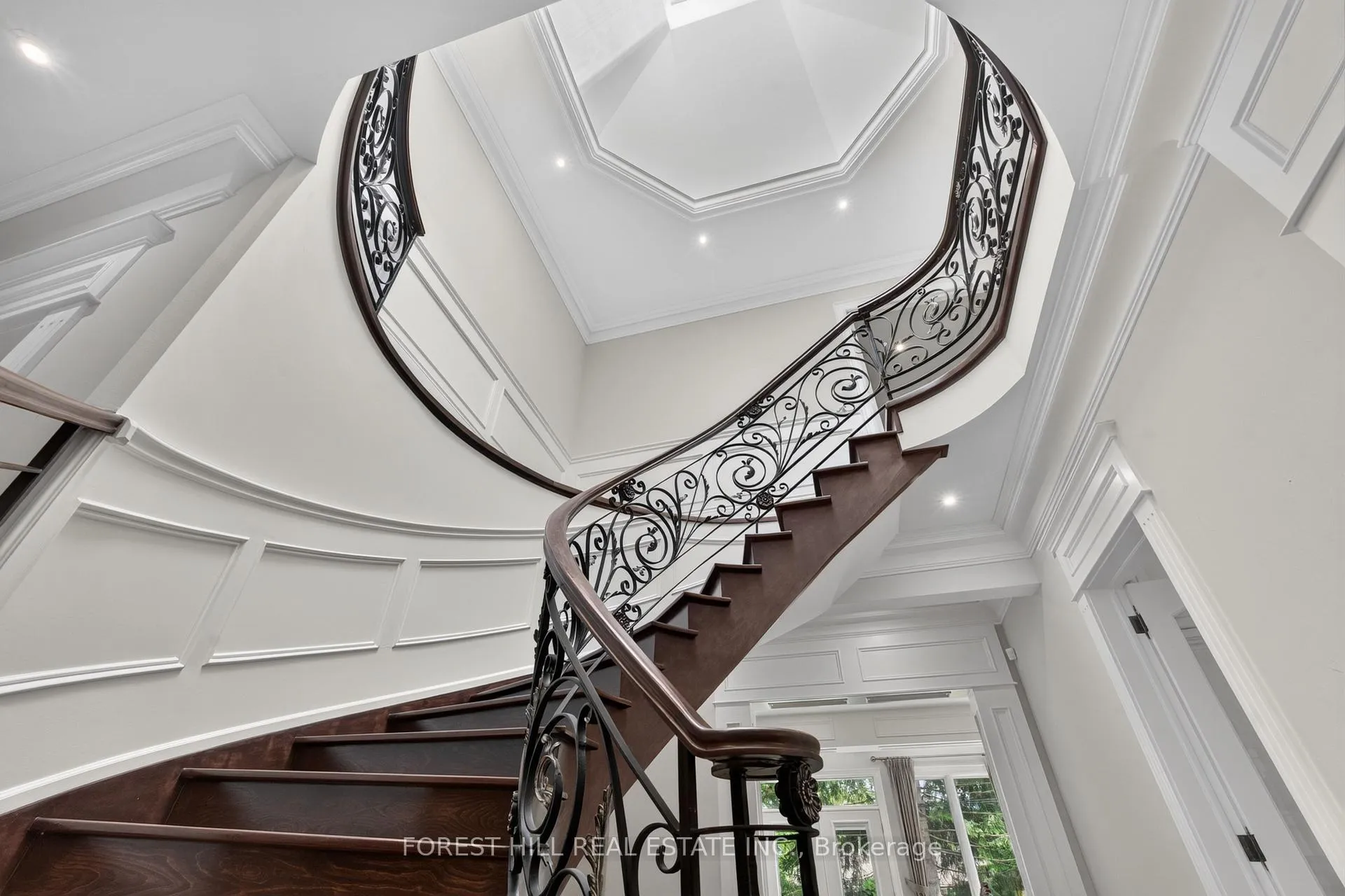 Photo 10 of 59 Munro Boulevard, North York, St. Andrew-Windfields — HOMEH