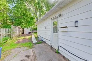 Photo 5 of 53 Helene Crescent, Waterloo, Beechwood — HOMEH