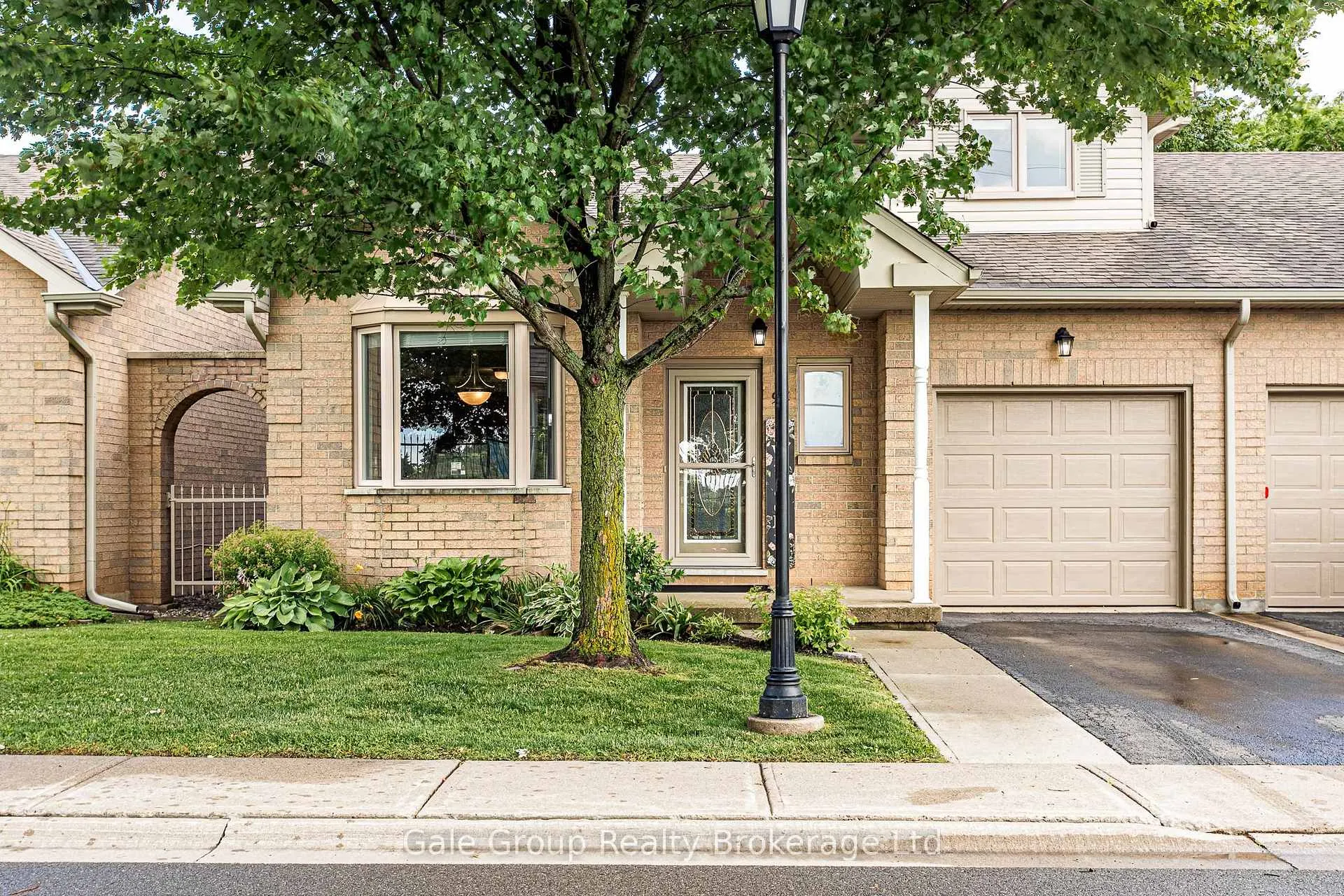 Photo 2 of 94 Greentrail Drive, Hamilton, Twenty Place — HOMEH