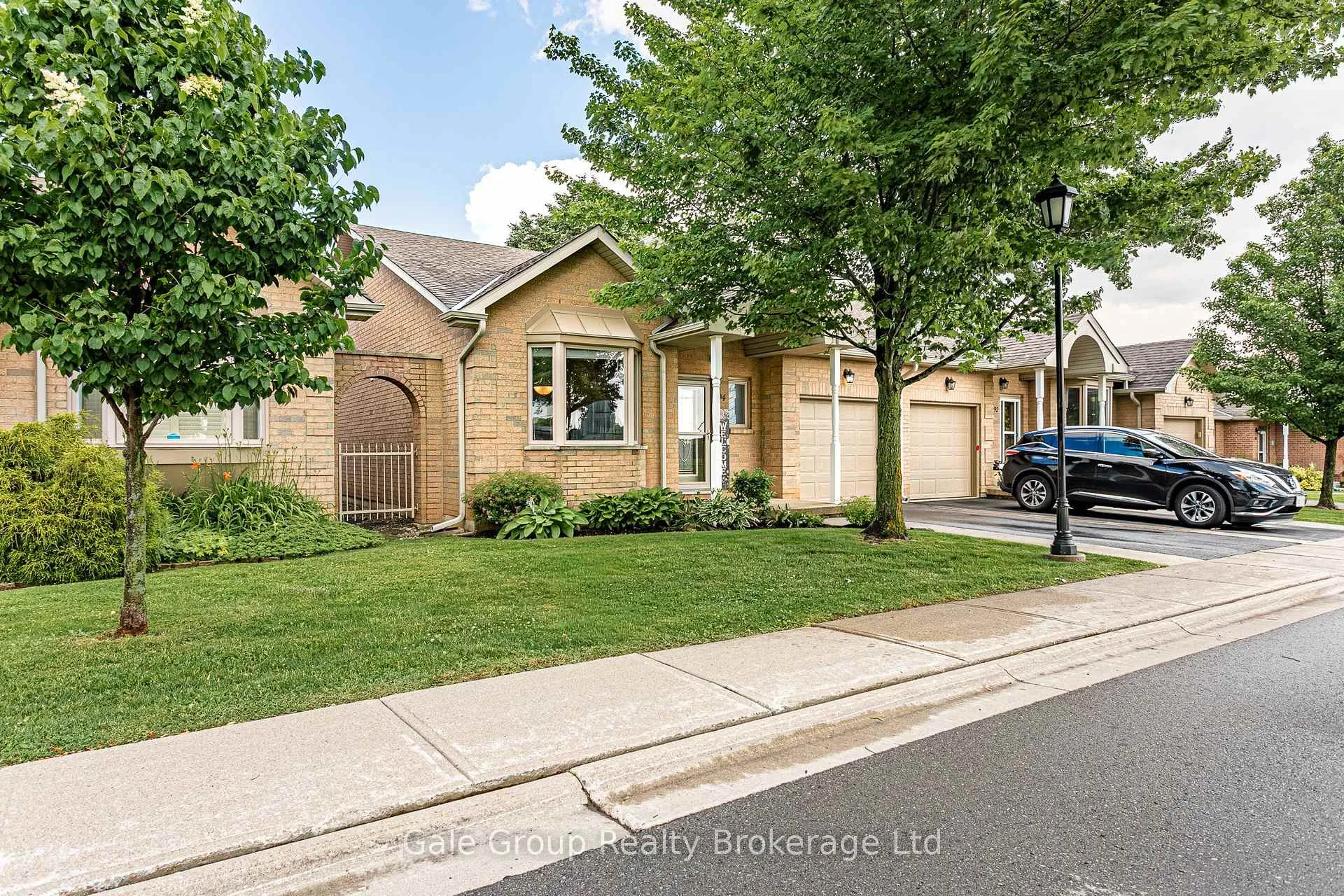 Photo 3 of 94 Greentrail Drive, Hamilton, Twenty Place — HOMEH
