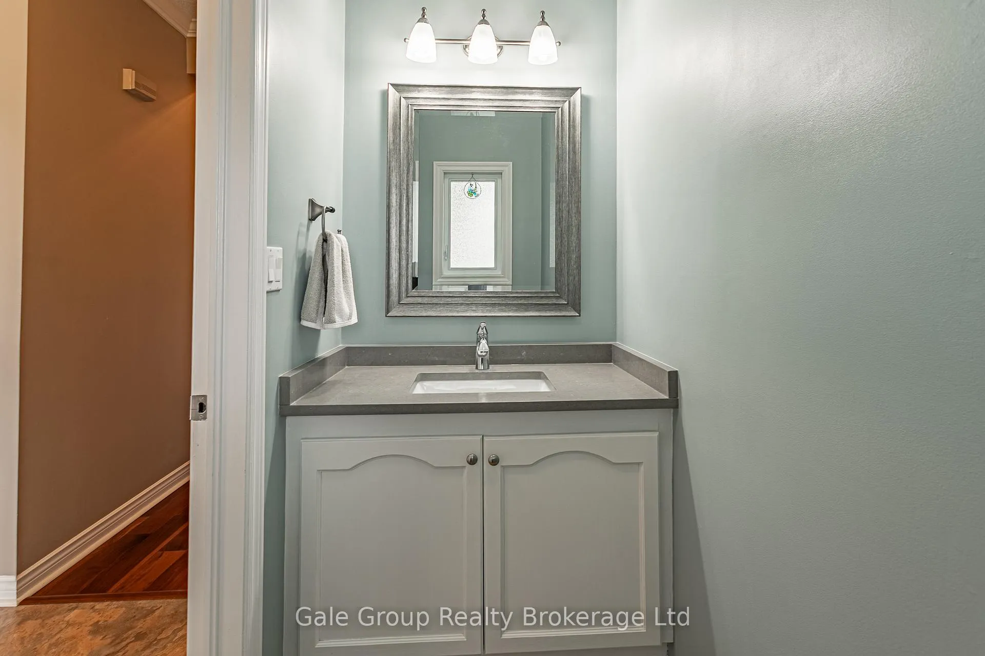 Photo 6 of 94 Greentrail Drive, Hamilton, Twenty Place — HOMEH