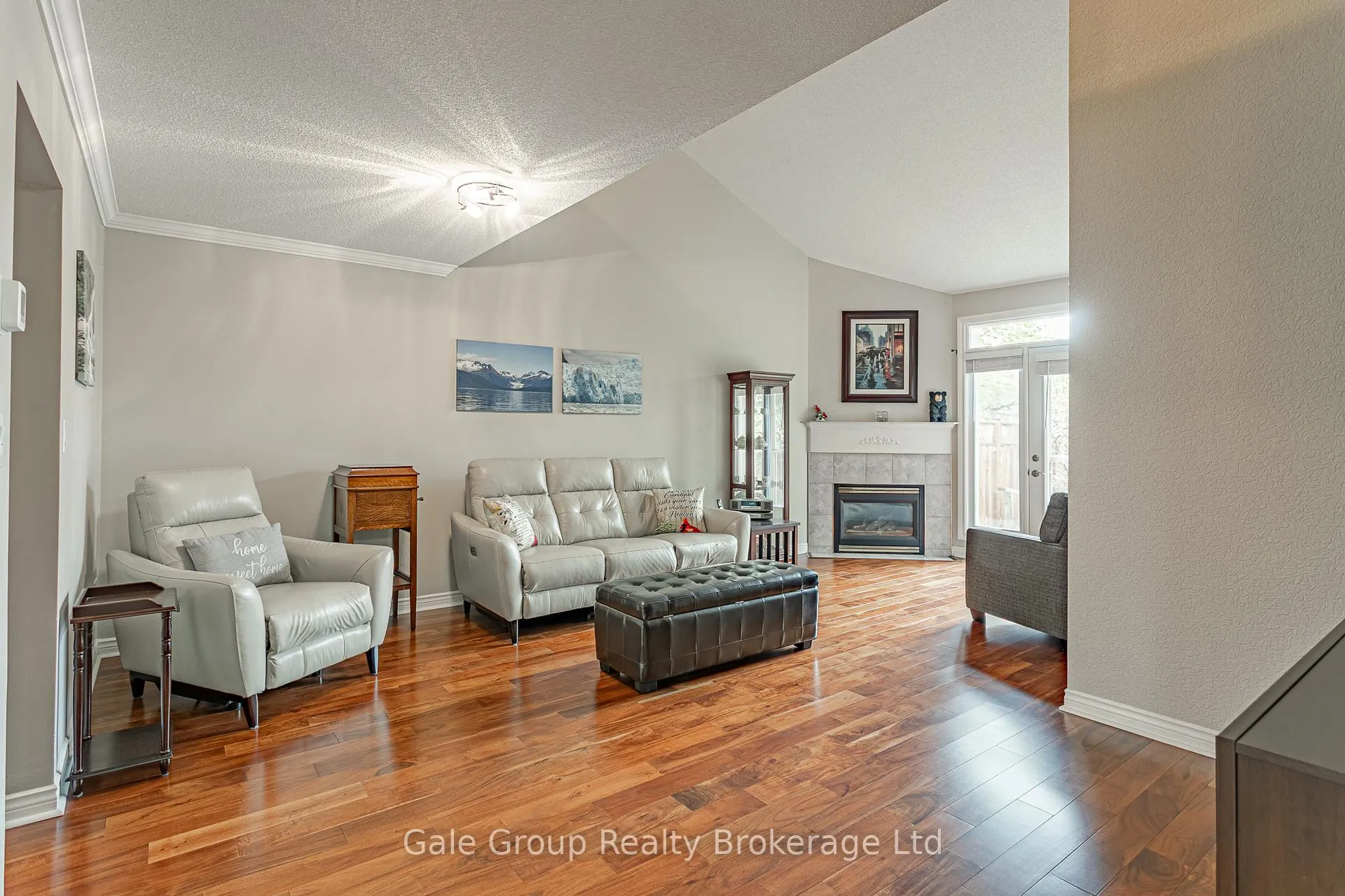 Photo 10 of 94 Greentrail Drive, Hamilton, Twenty Place — HOMEH