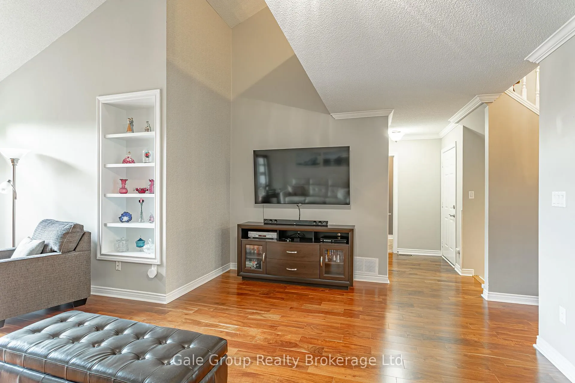 Photo 12 of 94 Greentrail Drive, Hamilton, Twenty Place — HOMEH