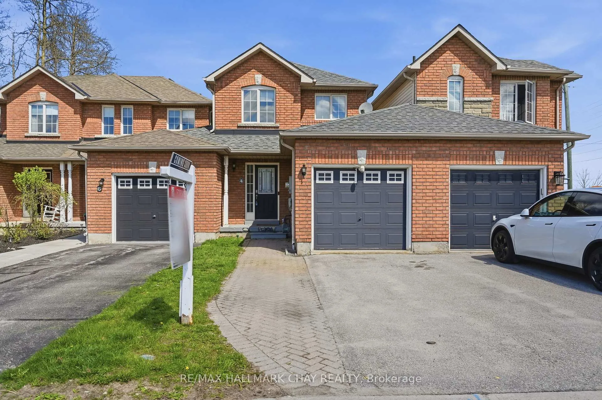 Front of 4 Hawthorne Crescent