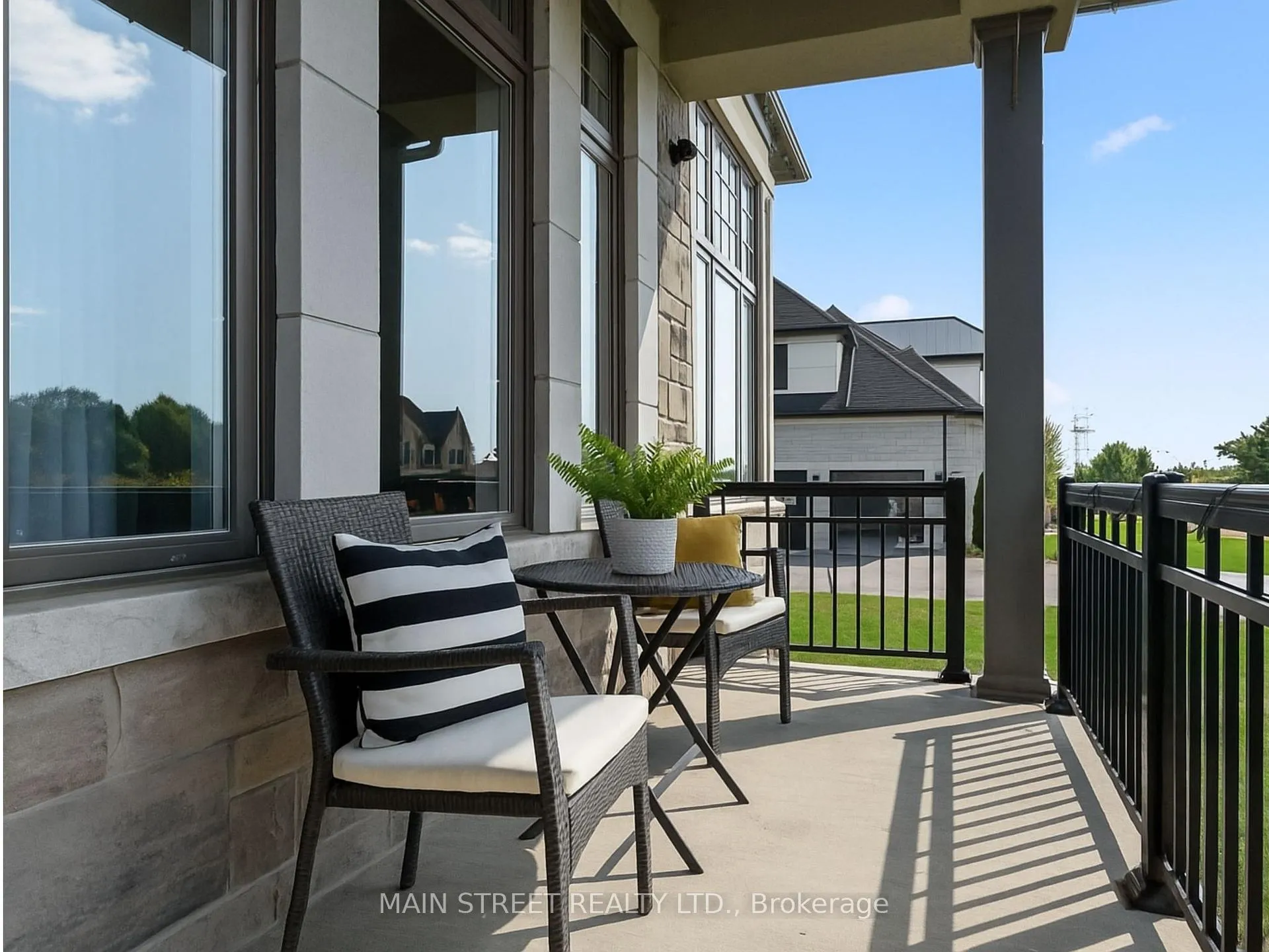 Photo 5 of 21 Dexshire Drive, Ajax, Northeast Ajax — HOMEH