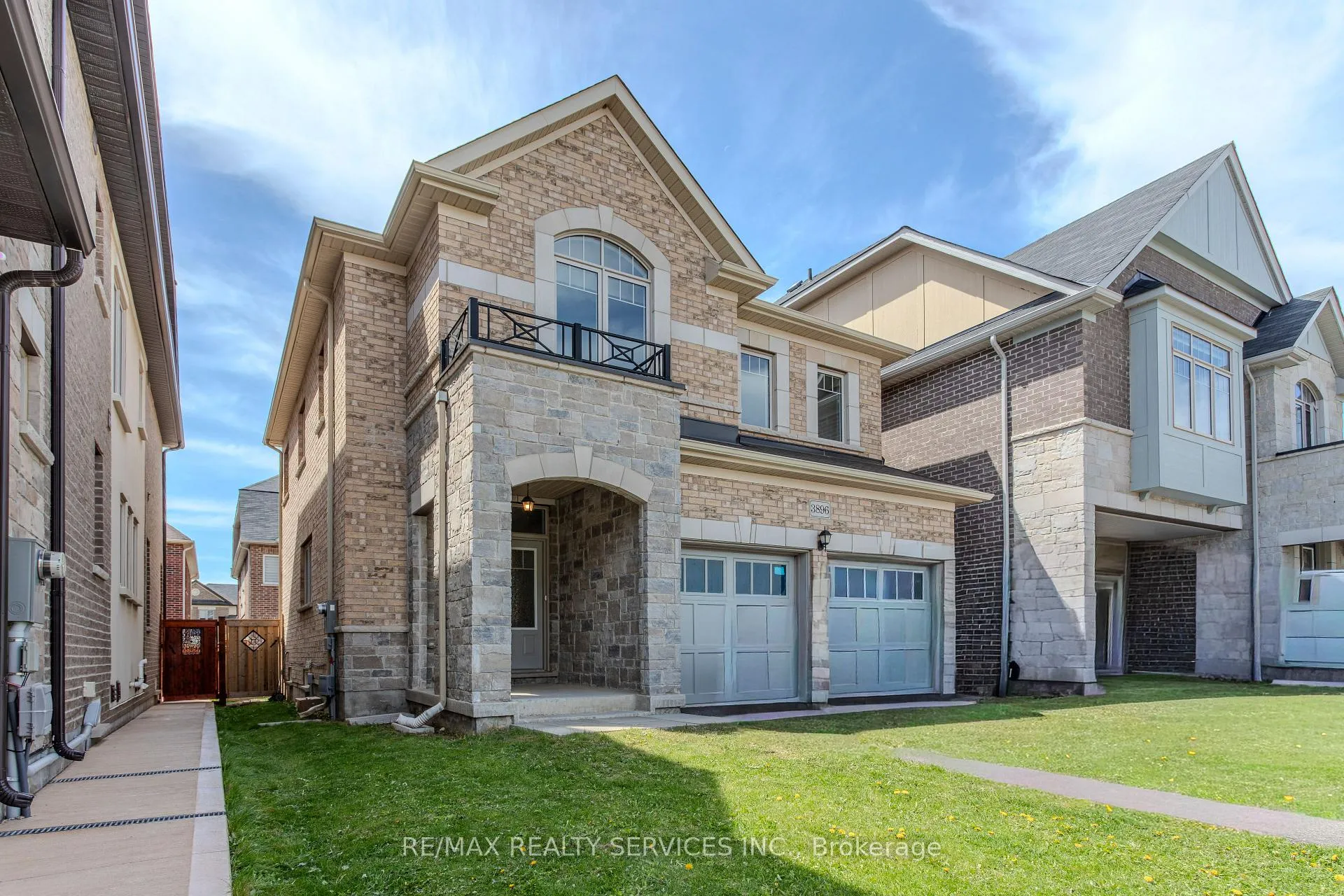 Photo 2 of 3896 Tufgar Crescent, Burlington, Alton — HOMEH