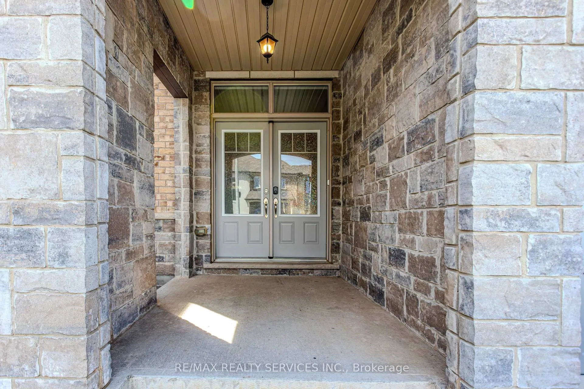 Photo 3 of 3896 Tufgar Crescent, Burlington, Alton — HOMEH