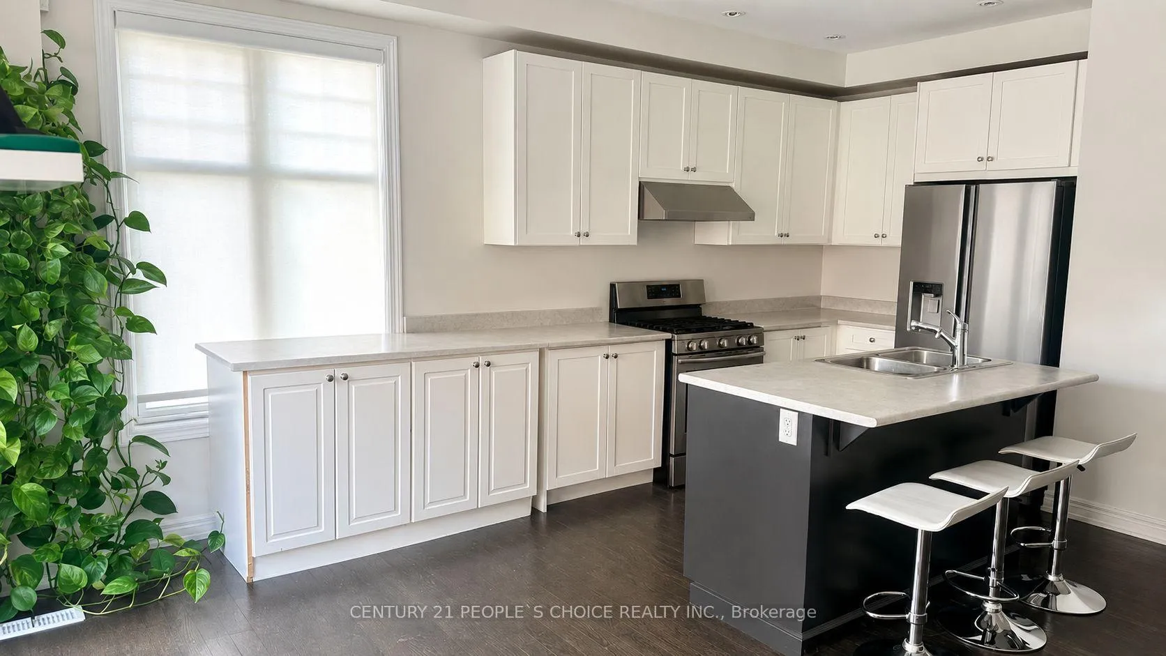 Photo 4 of 63 Borrelli Drive, Brampton, Credit Valley — HOMEH