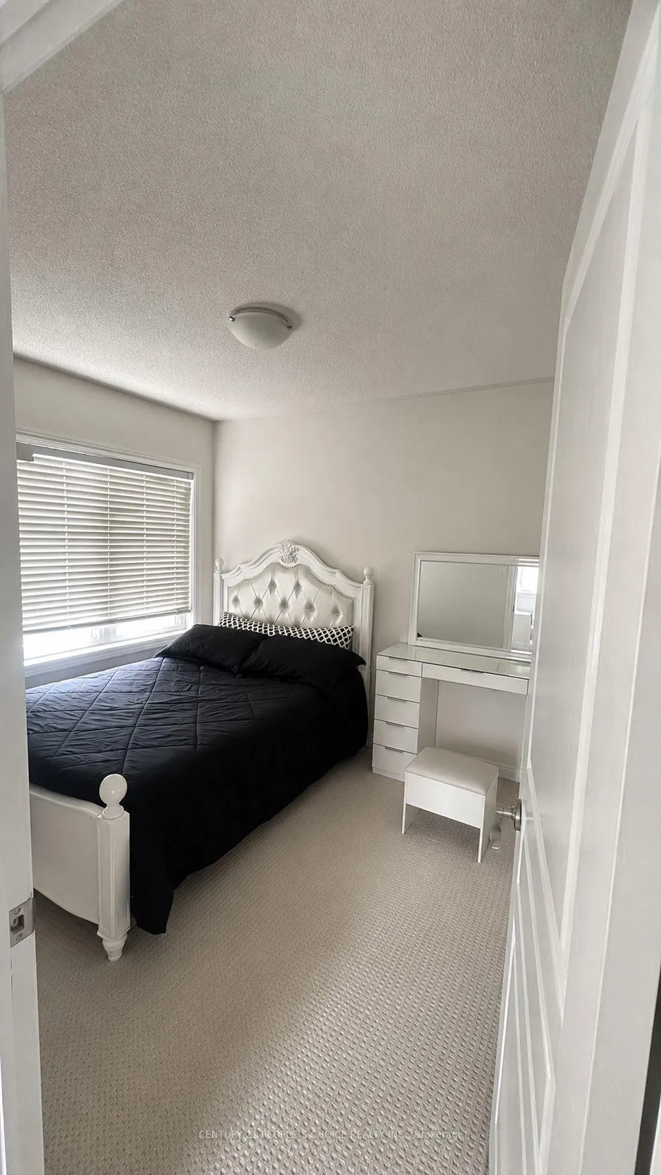 Photo 7 of 63 Borrelli Drive, Brampton, Credit Valley — HOMEH