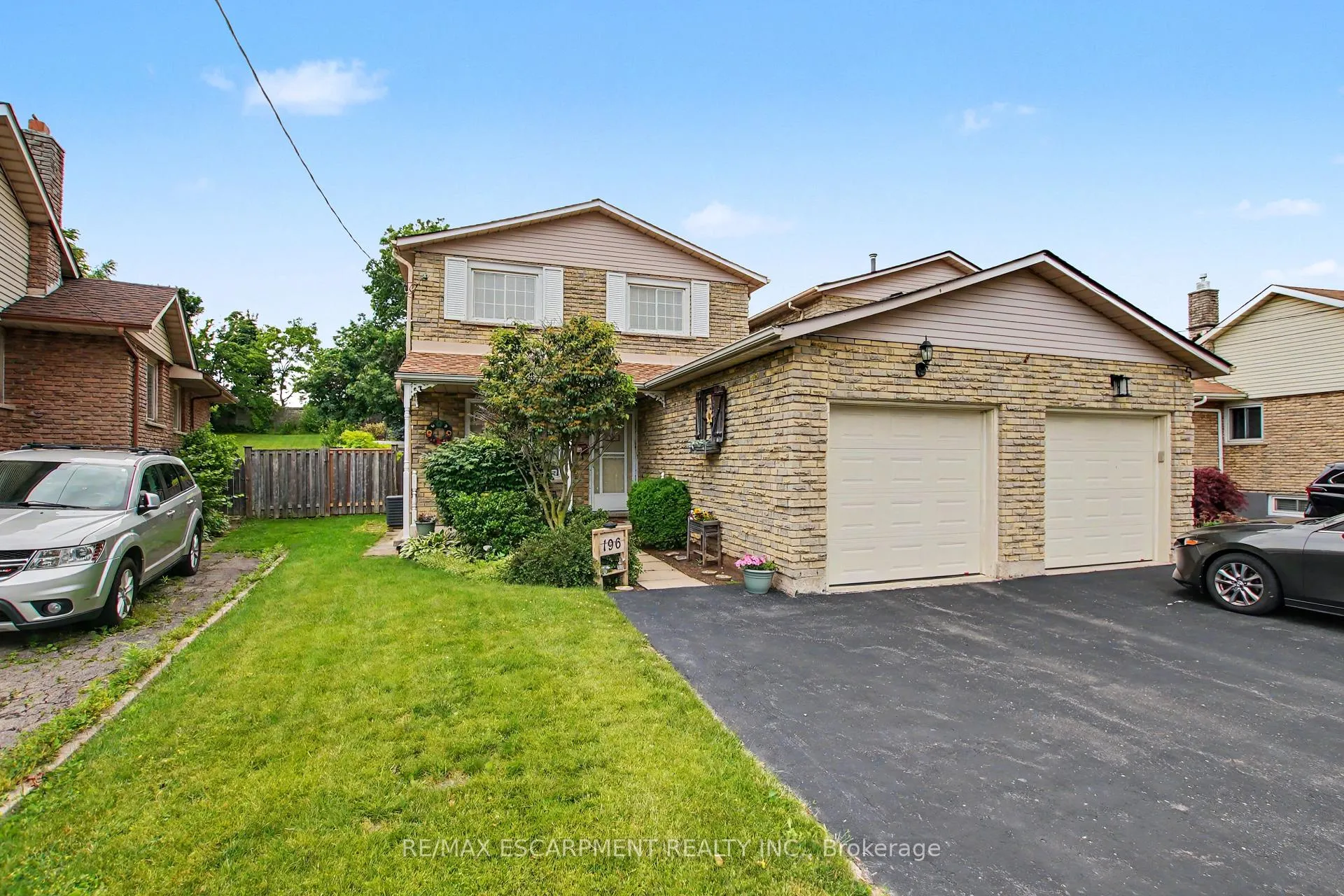 Photo 2 of 196 Guildwood Drive, Hamilton, Gurnett — HOMEH