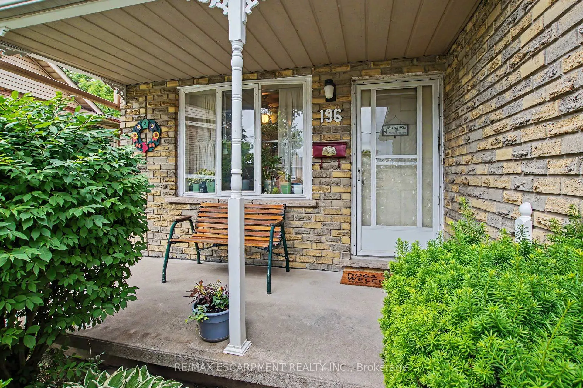 Photo 3 of 196 Guildwood Drive, Hamilton, Gurnett — HOMEH