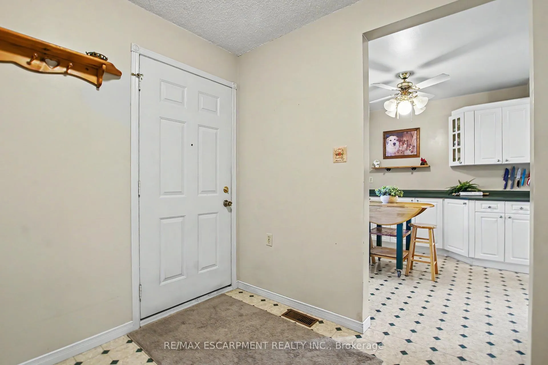 Photo 4 of 196 Guildwood Drive, Hamilton, Gurnett — HOMEH
