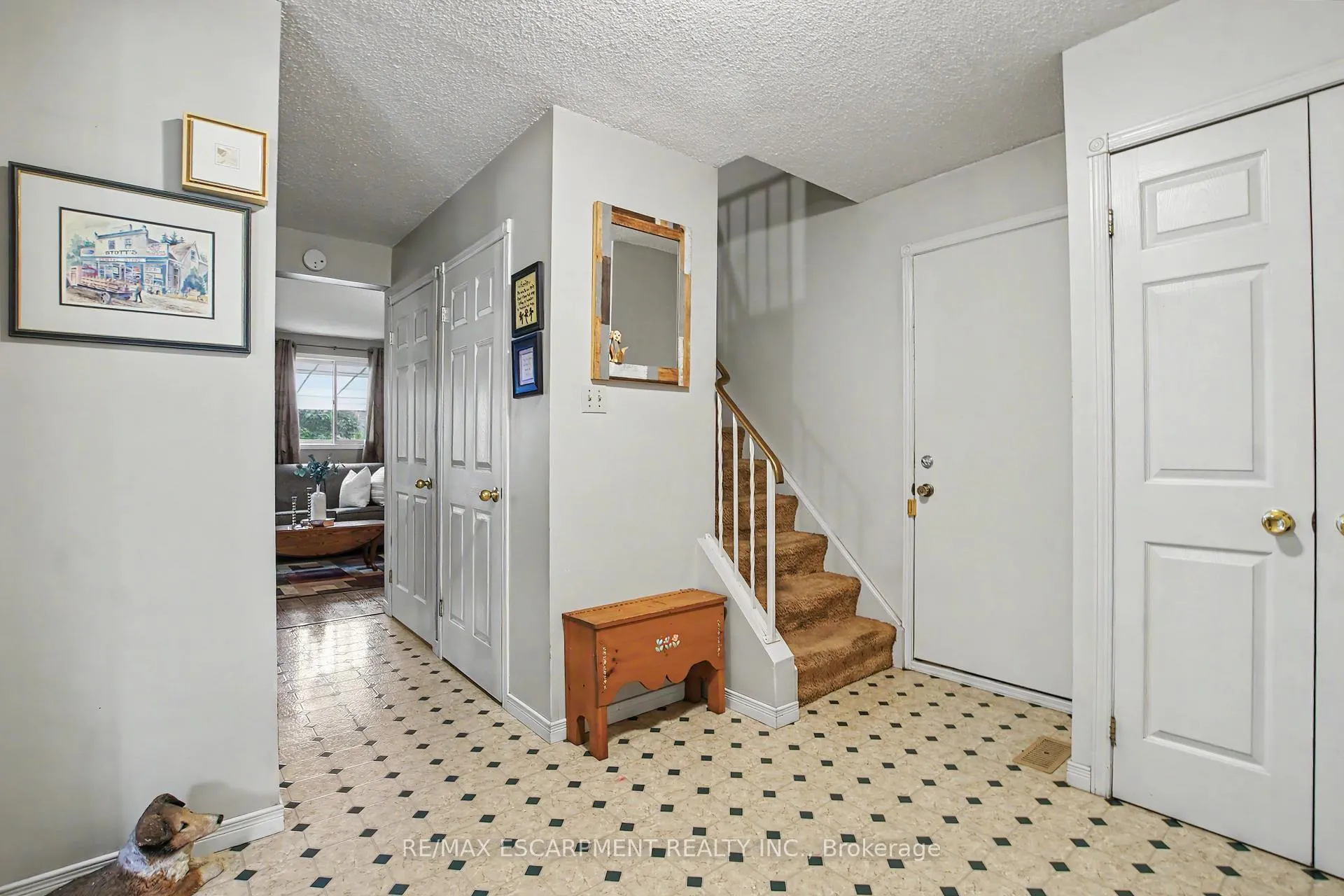Photo 5 of 196 Guildwood Drive, Hamilton, Gurnett — HOMEH