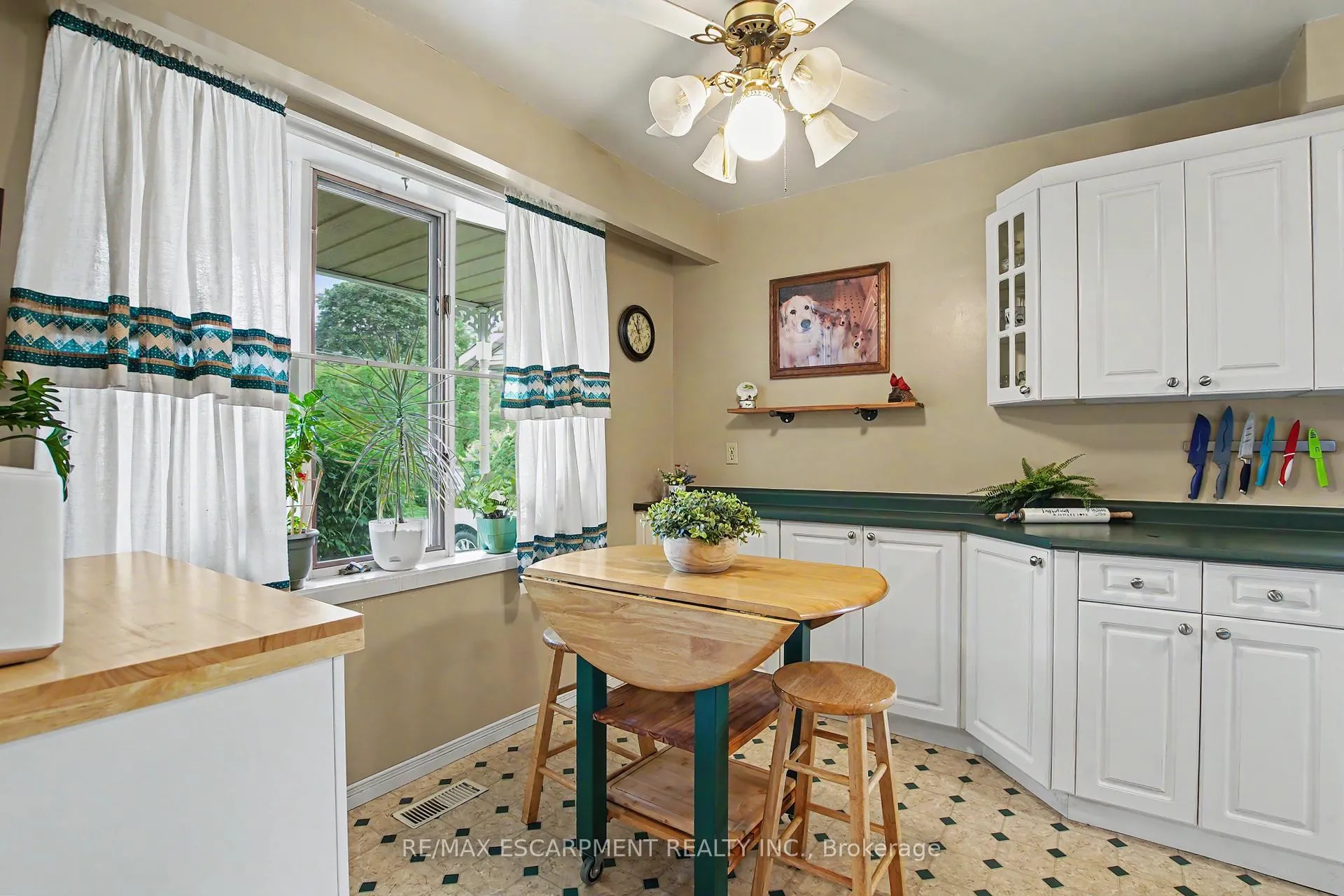 Photo 6 of 196 Guildwood Drive, Hamilton, Gurnett — HOMEH