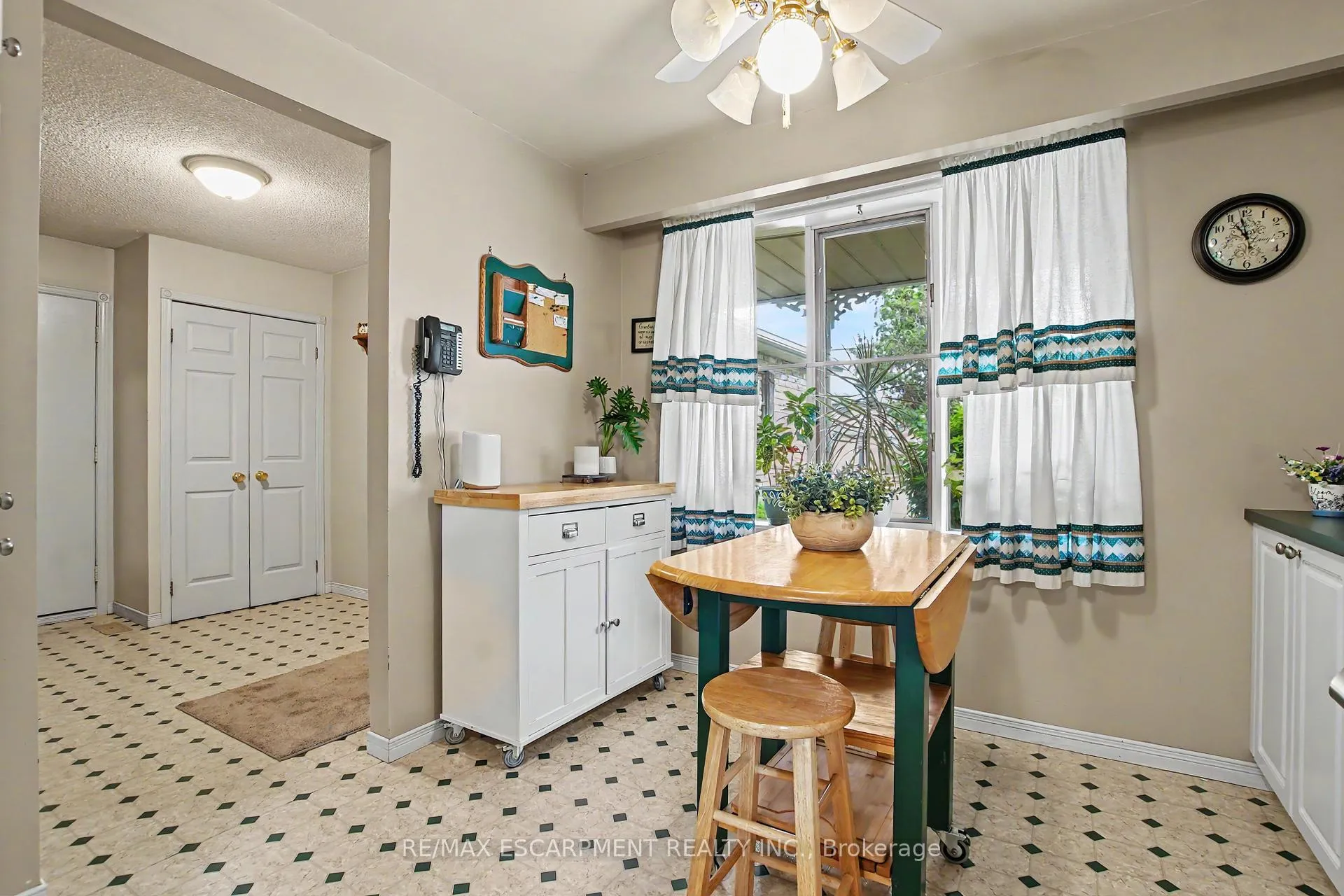 Photo 7 of 196 Guildwood Drive, Hamilton, Gurnett — HOMEH