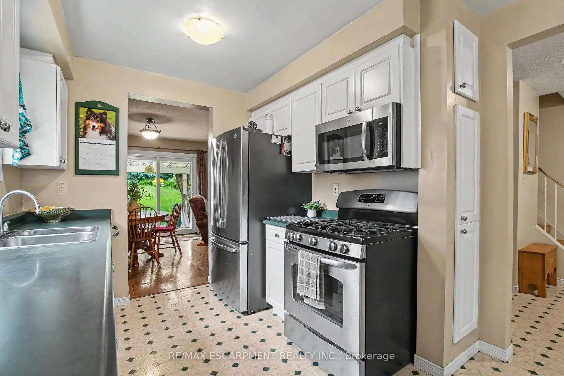 Photo 8 of 196 Guildwood Drive, Hamilton, Gurnett — HOMEH