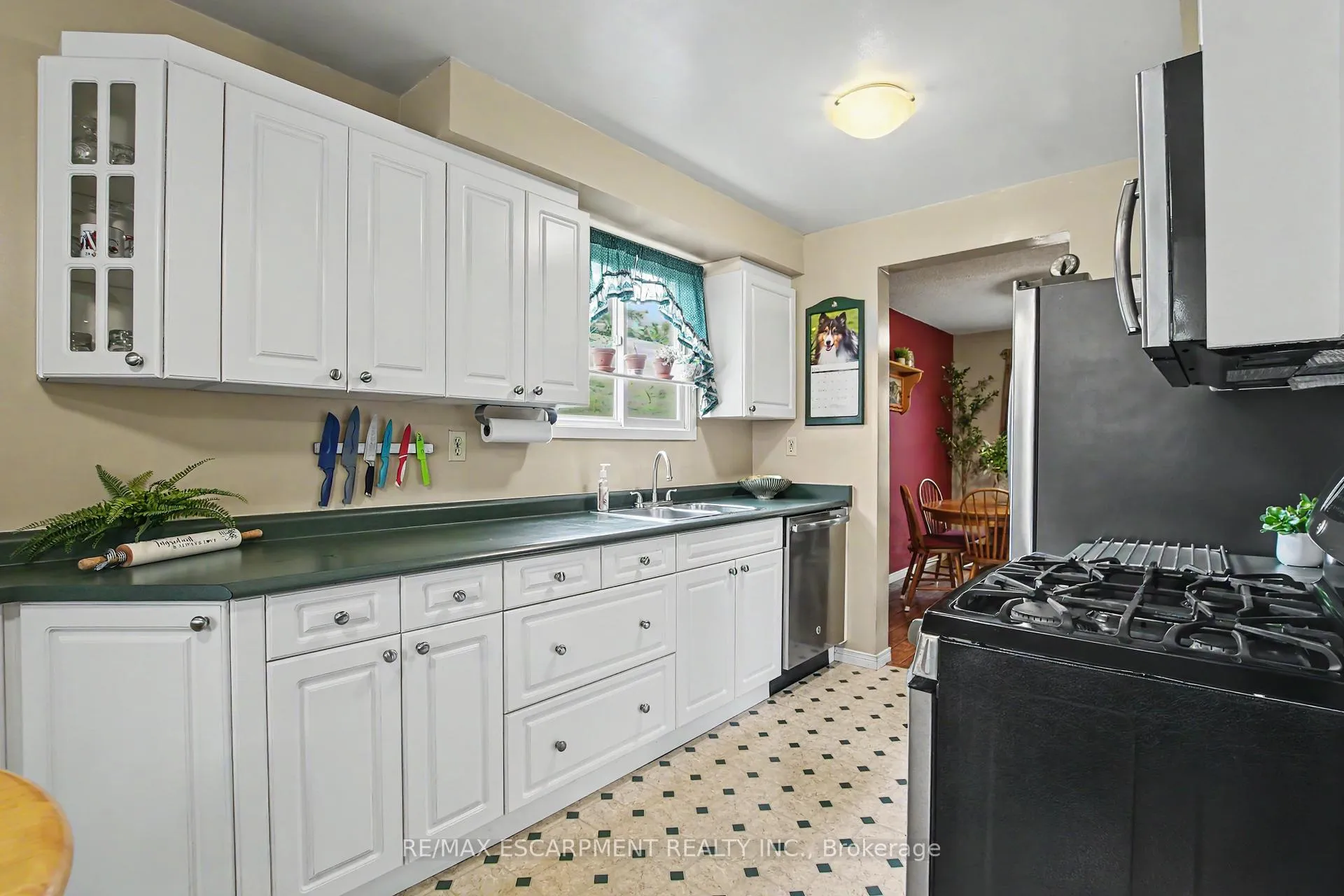Photo 9 of 196 Guildwood Drive, Hamilton, Gurnett — HOMEH