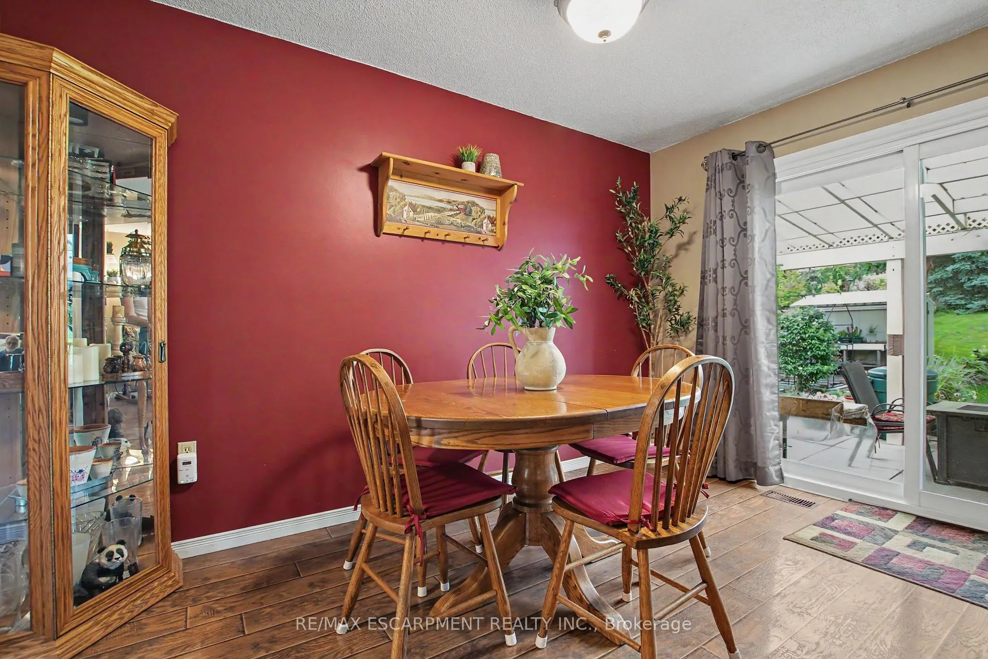 Photo 12 of 196 Guildwood Drive, Hamilton, Gurnett — HOMEH