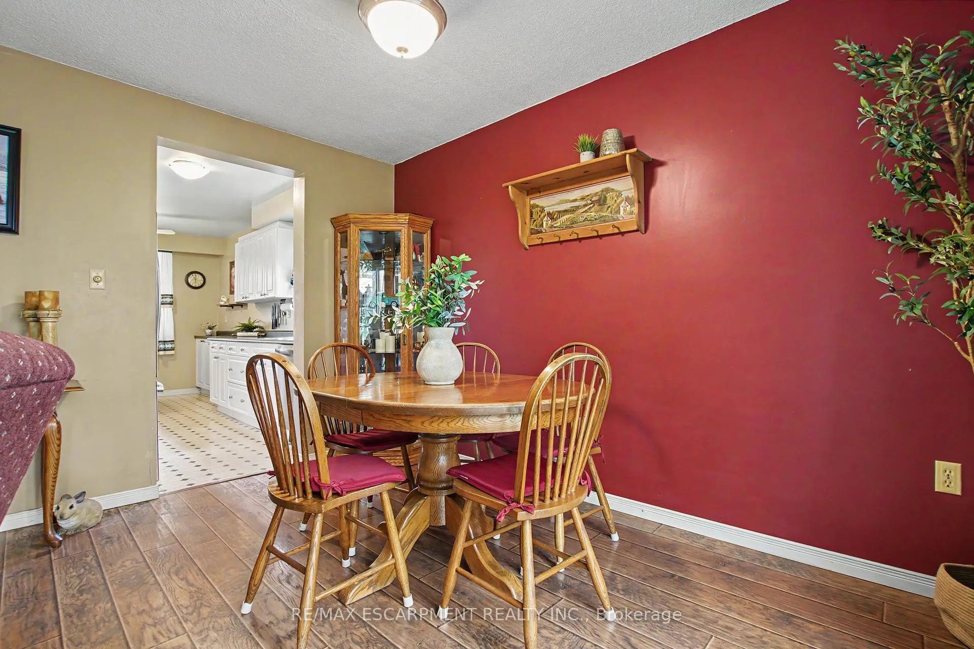 Photo 13 of 196 Guildwood Drive, Hamilton, Gurnett — HOMEH
