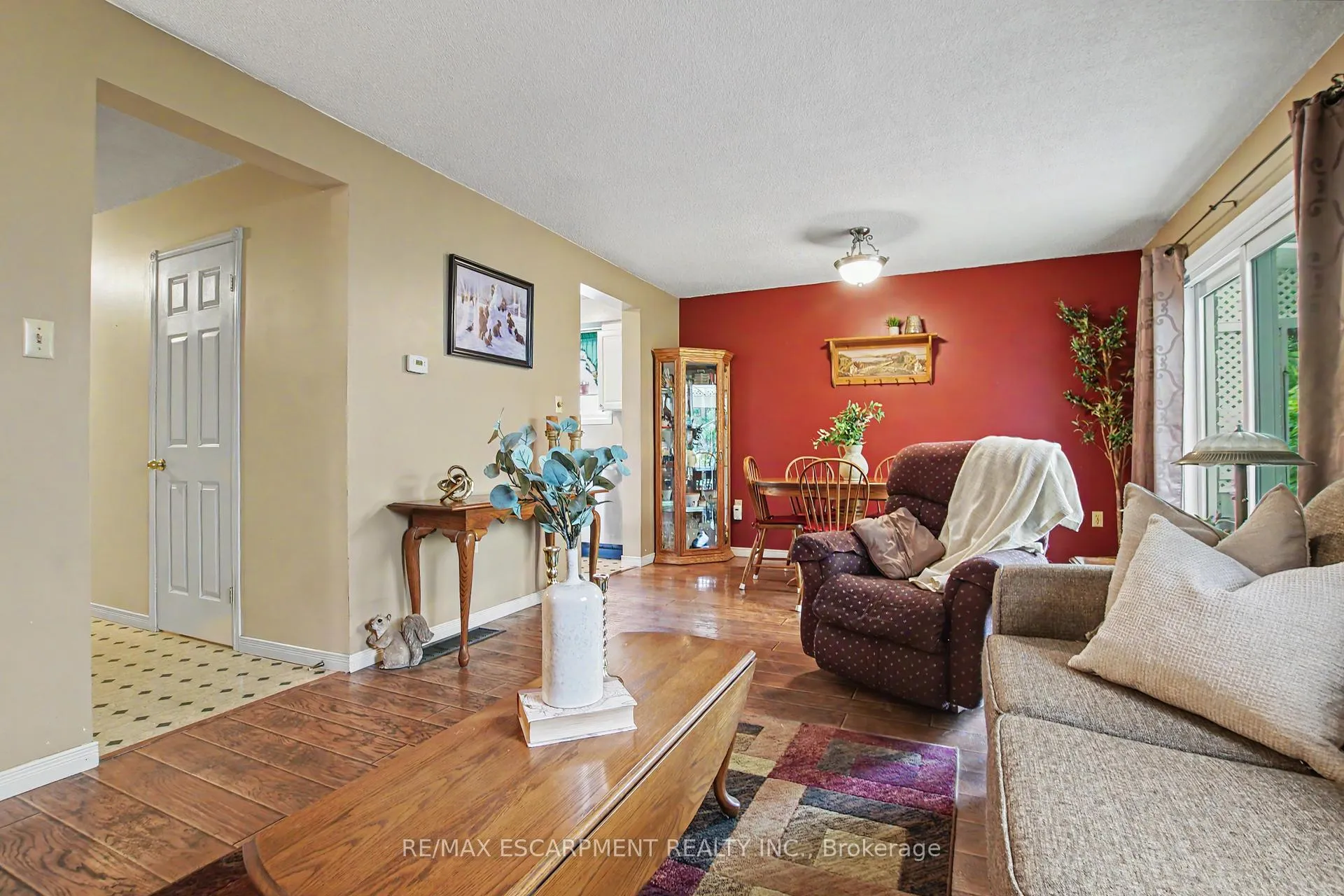 Photo 16 of 196 Guildwood Drive, Hamilton, Gurnett — HOMEH