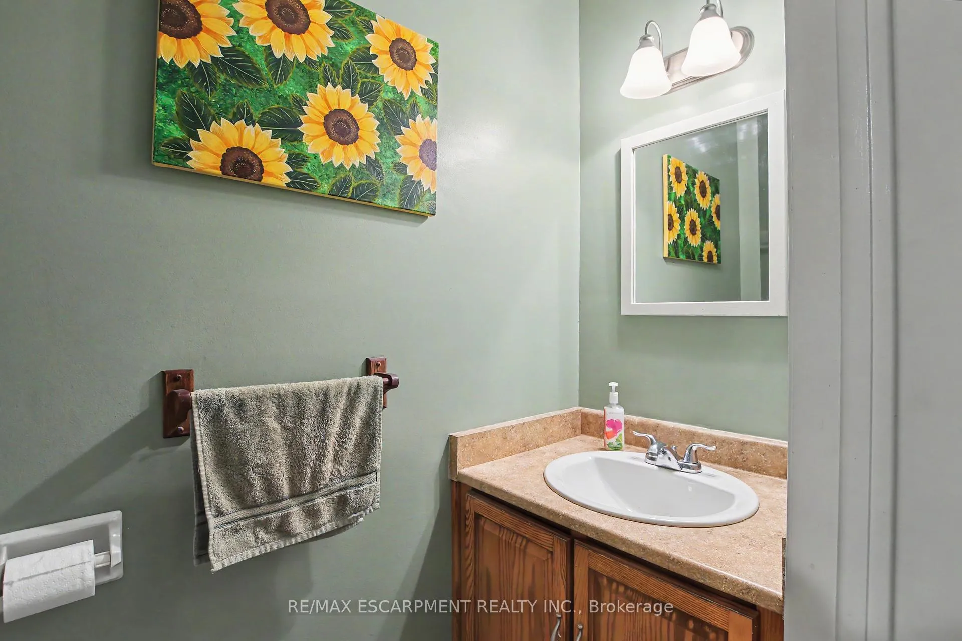 Photo 17 of 196 Guildwood Drive, Hamilton, Gurnett — HOMEH
