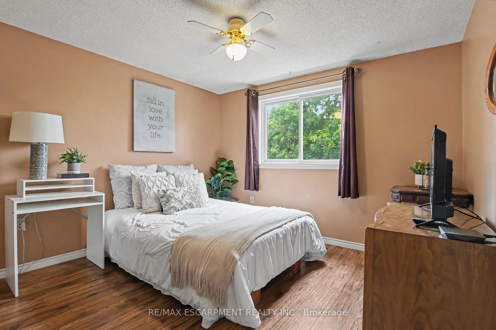 Photo 18 of 196 Guildwood Drive, Hamilton, Gurnett — HOMEH