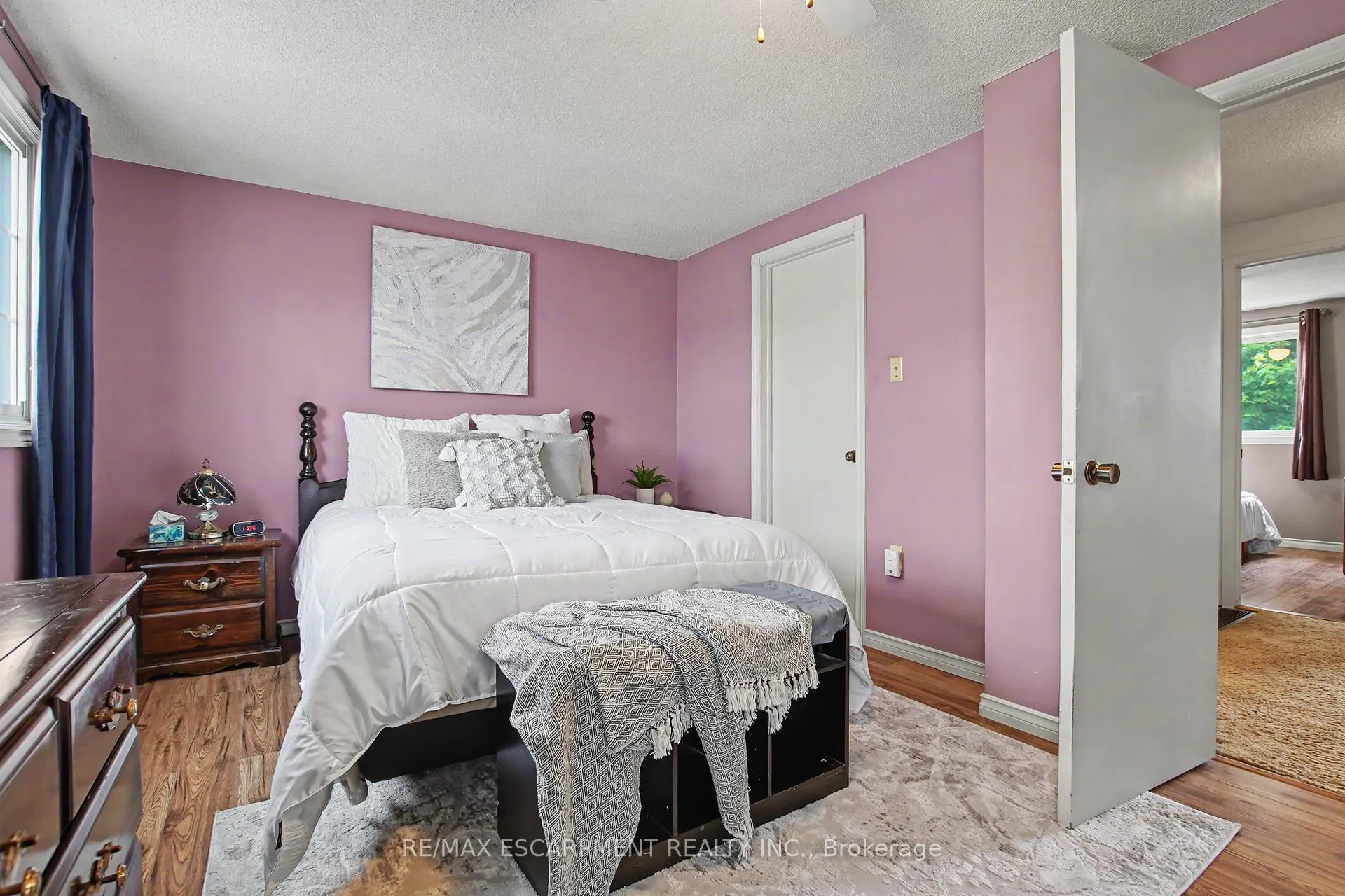 Photo 23 of 196 Guildwood Drive, Hamilton, Gurnett — HOMEH