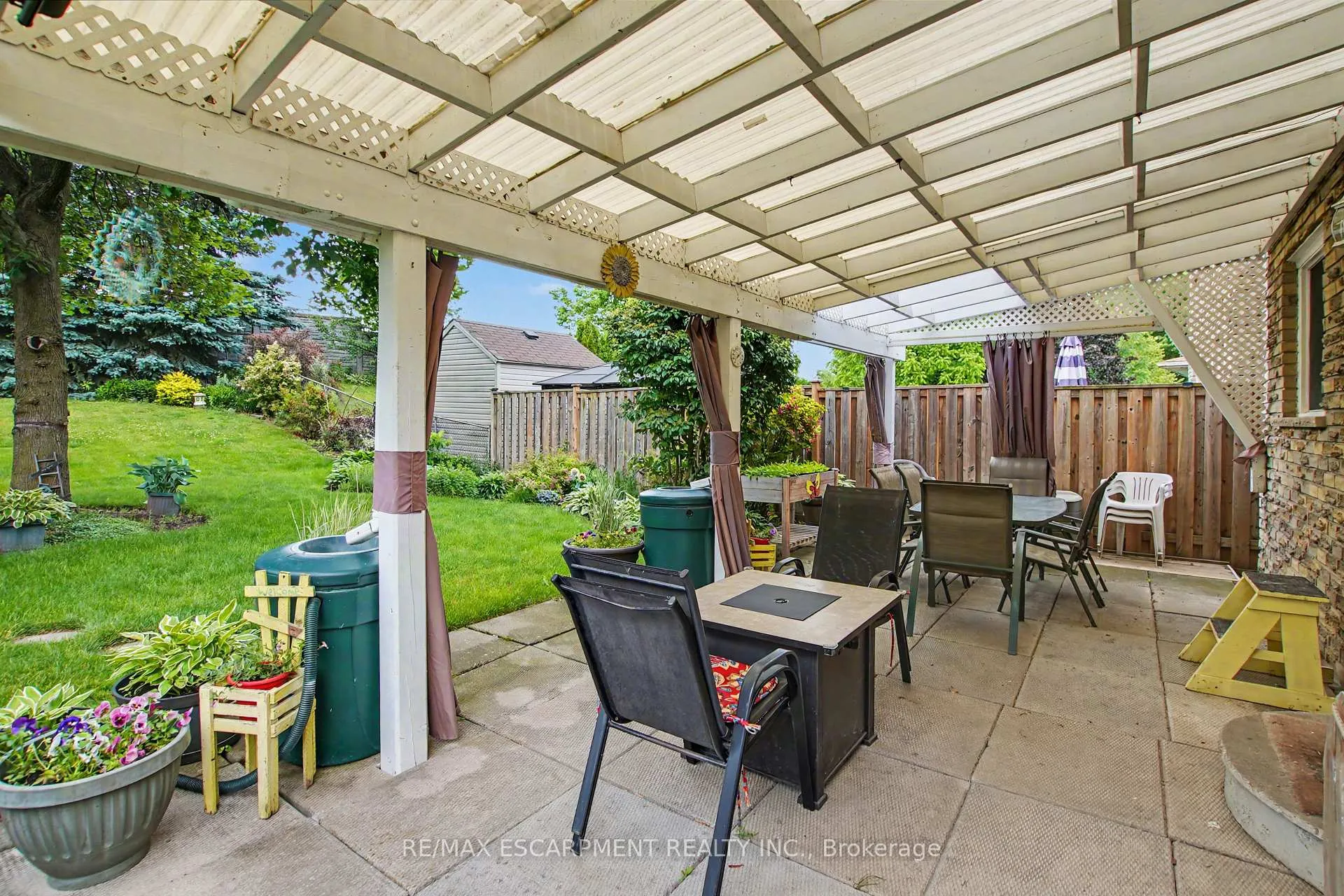 Photo 33 of 196 Guildwood Drive, Hamilton, Gurnett — HOMEH