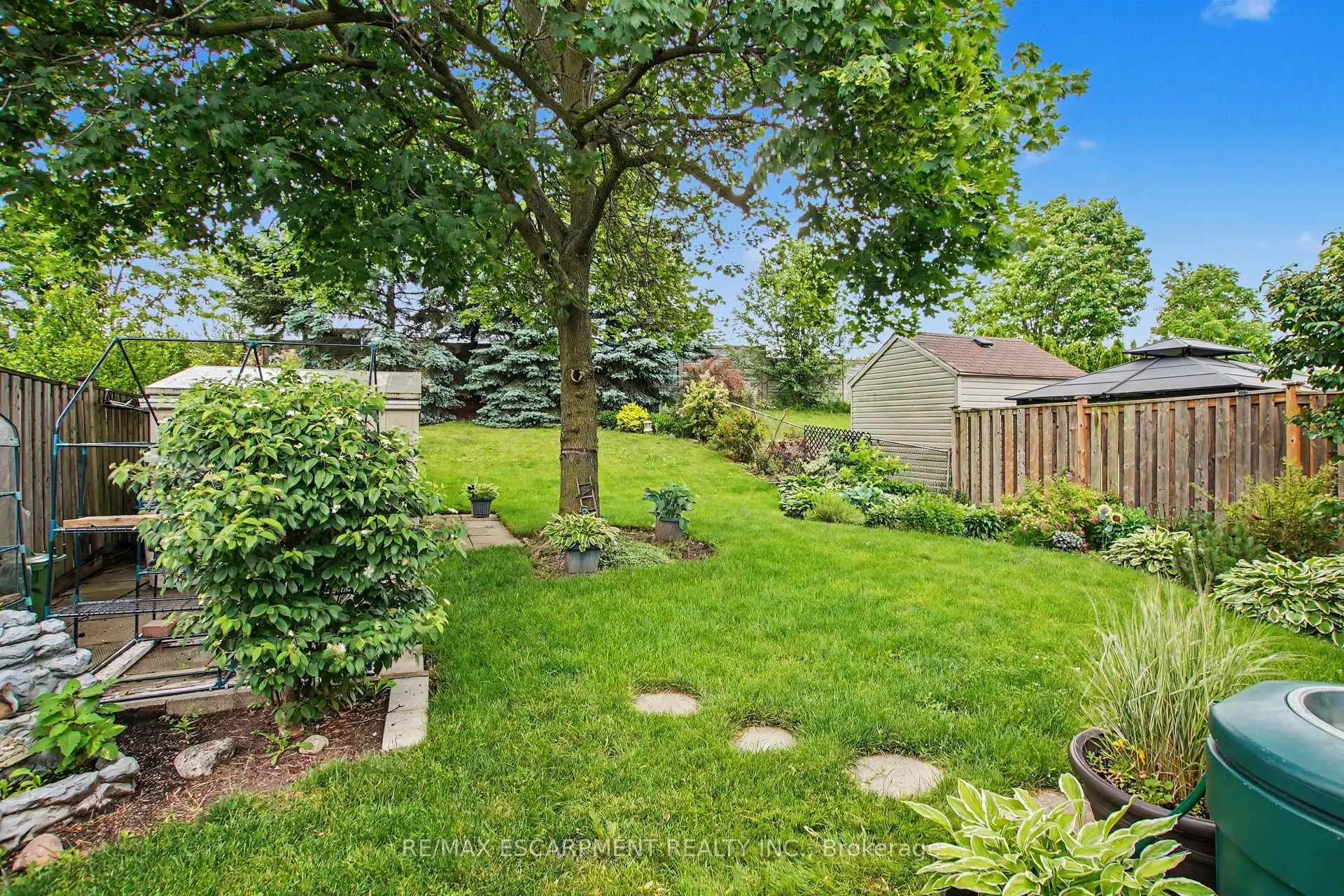 Photo 35 of 196 Guildwood Drive, Hamilton, Gurnett — HOMEH